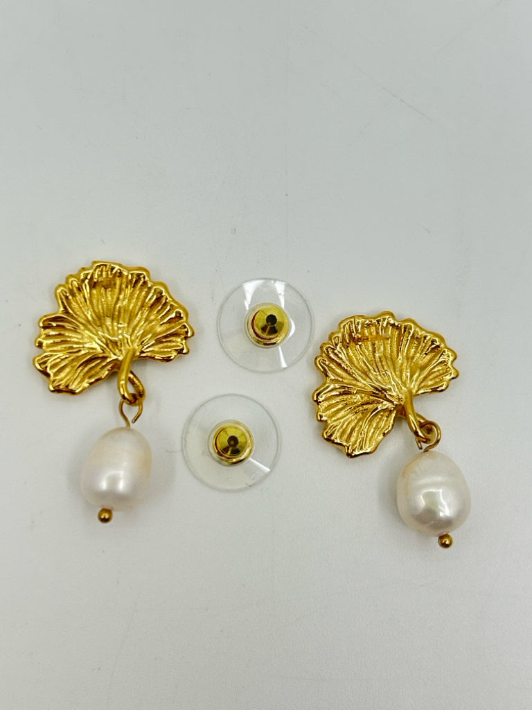 EYE CANDY Women NIB Gold Earrings