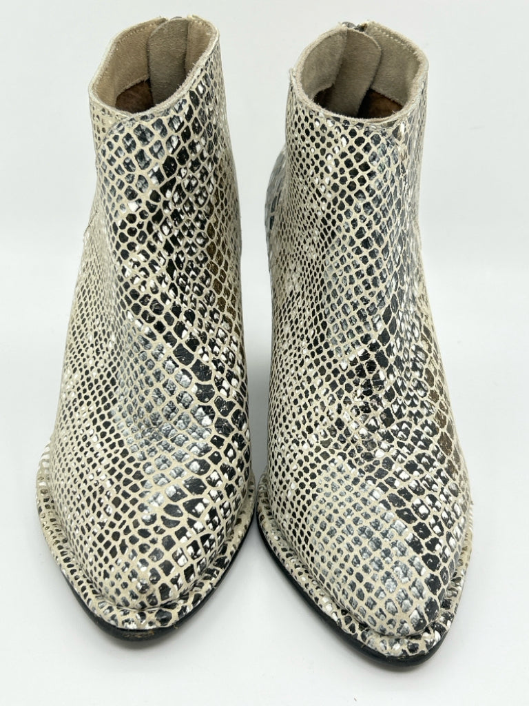 DIBA TRUE Size 6.5 White & Black Women Booties