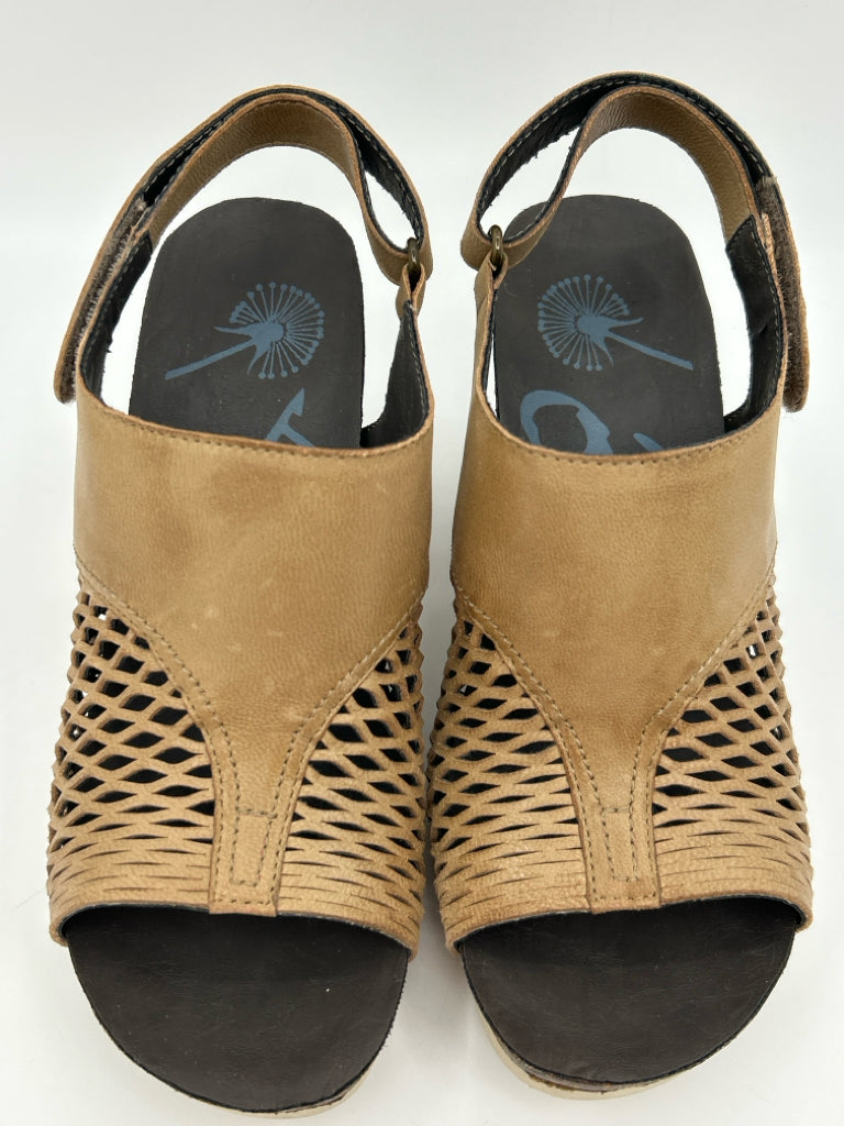 OTBT Size 7M Brown Women's Sandal