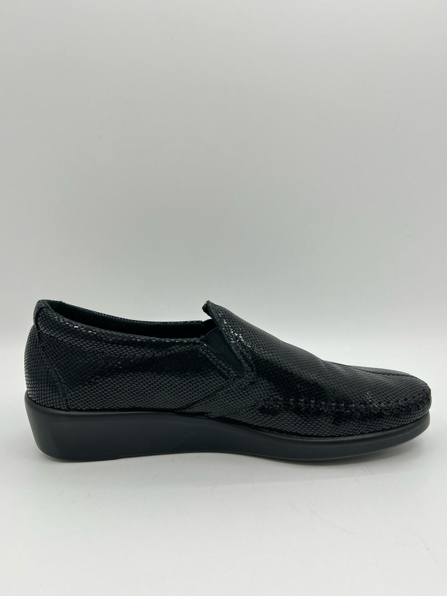 SAS Size 8.5M Black Women Loafer