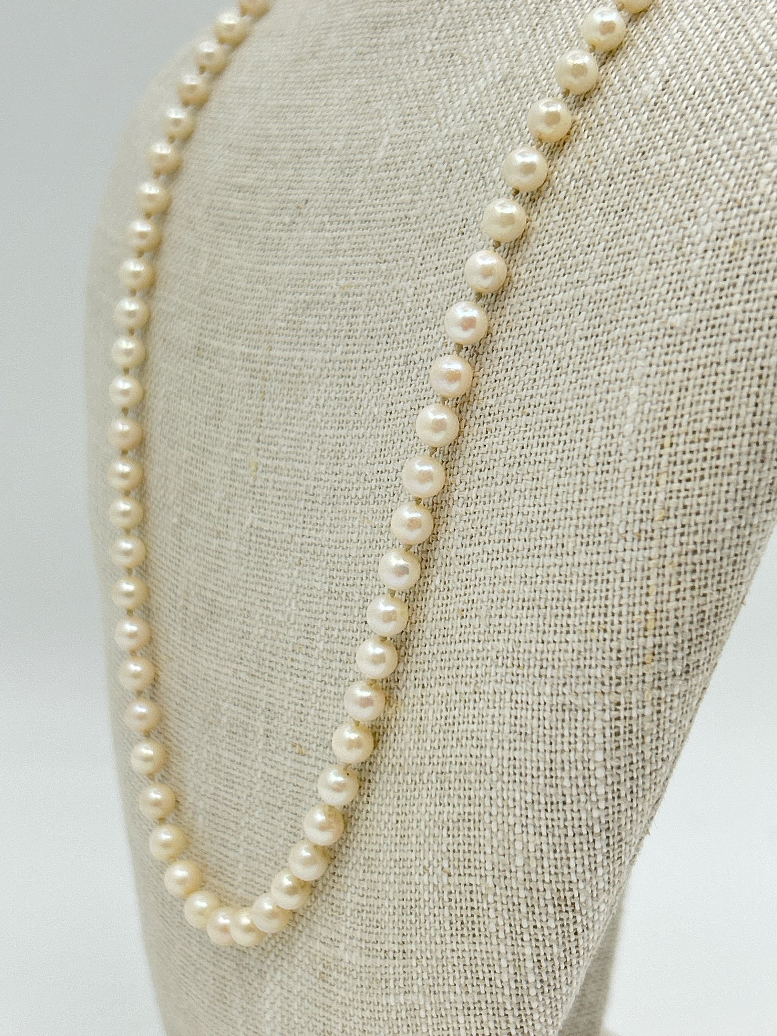 TOYO PEARL WHITE AND GOLD Necklace