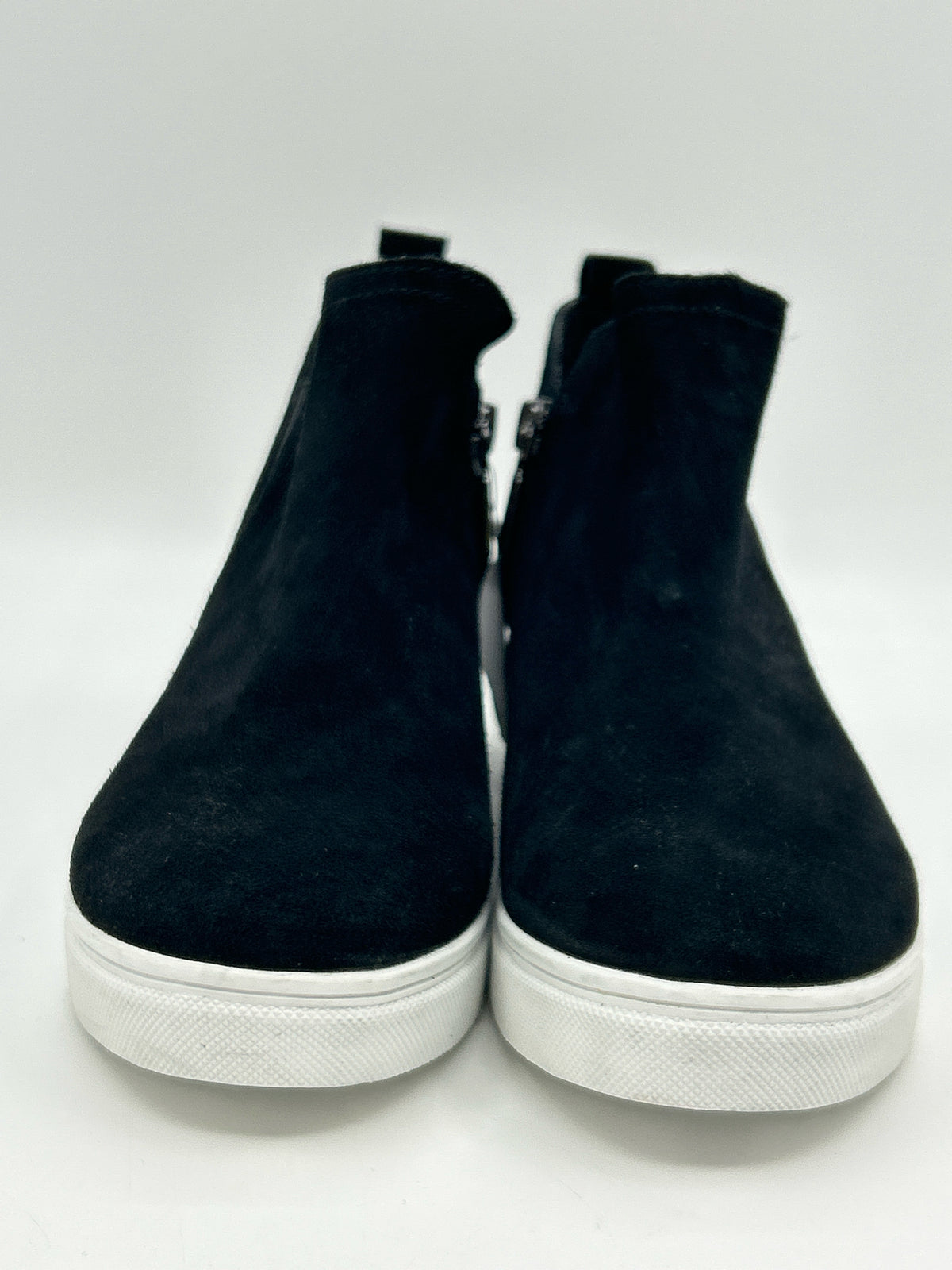BLONDO Size 6M Black Women Sneakers