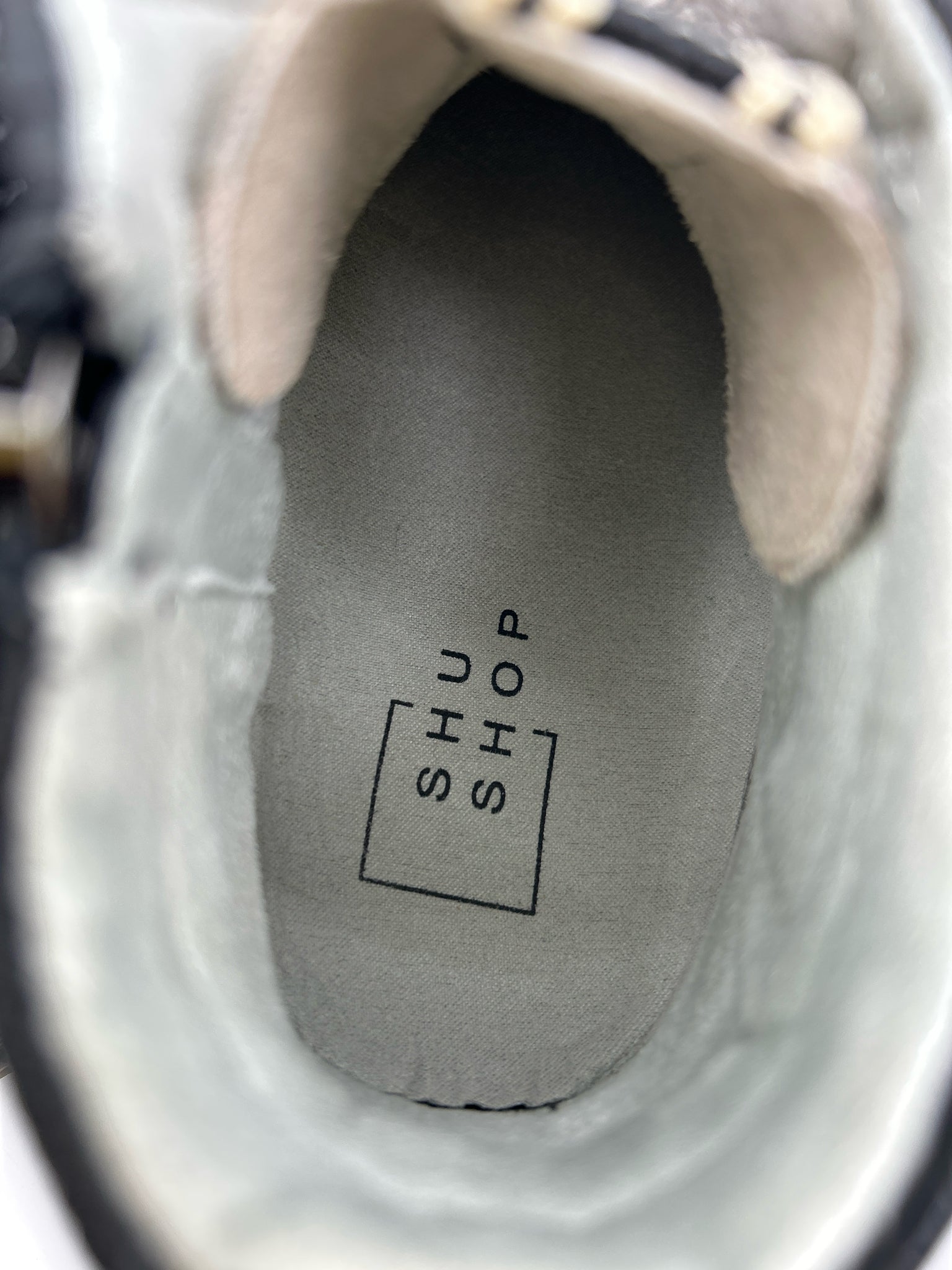 SHU SHOP Size 6 Black Print Women Sneakers