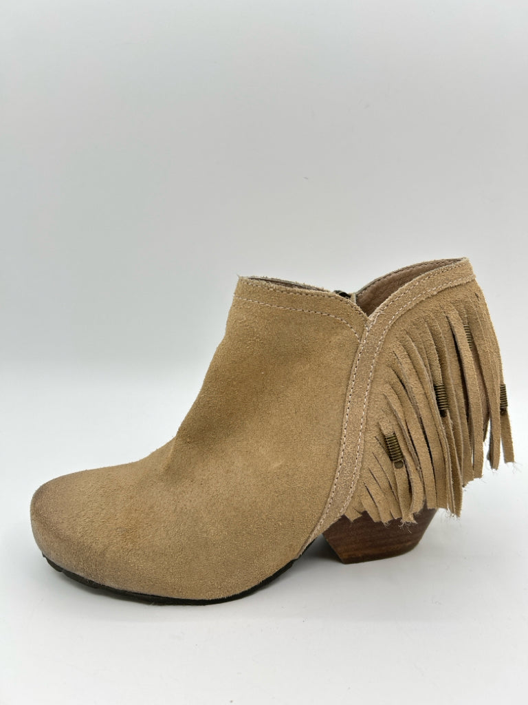 OTBT Women Size 7.5M Tan Booties