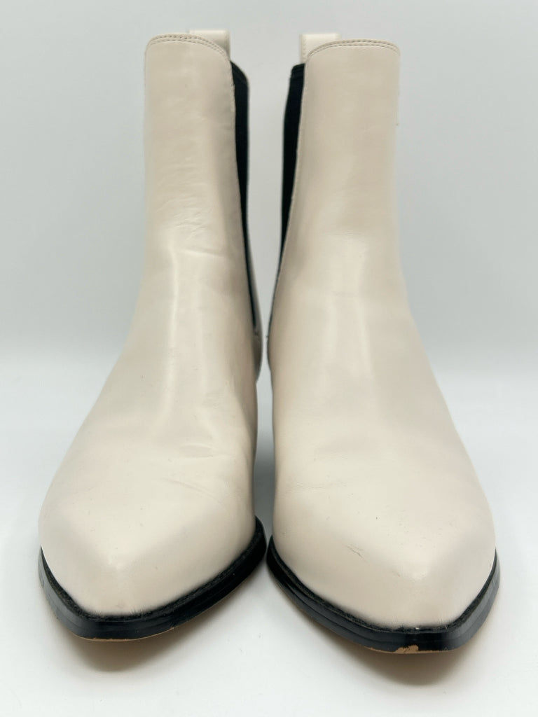 MICHAEL MICHAEL KORS Size 7.5M IVORY AND BLACK Women's Boots