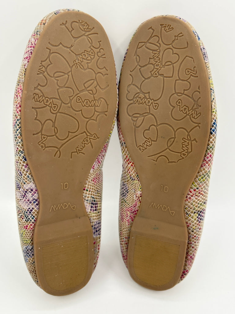 AMADA NIB Women Size 40 Multi-Color Flats