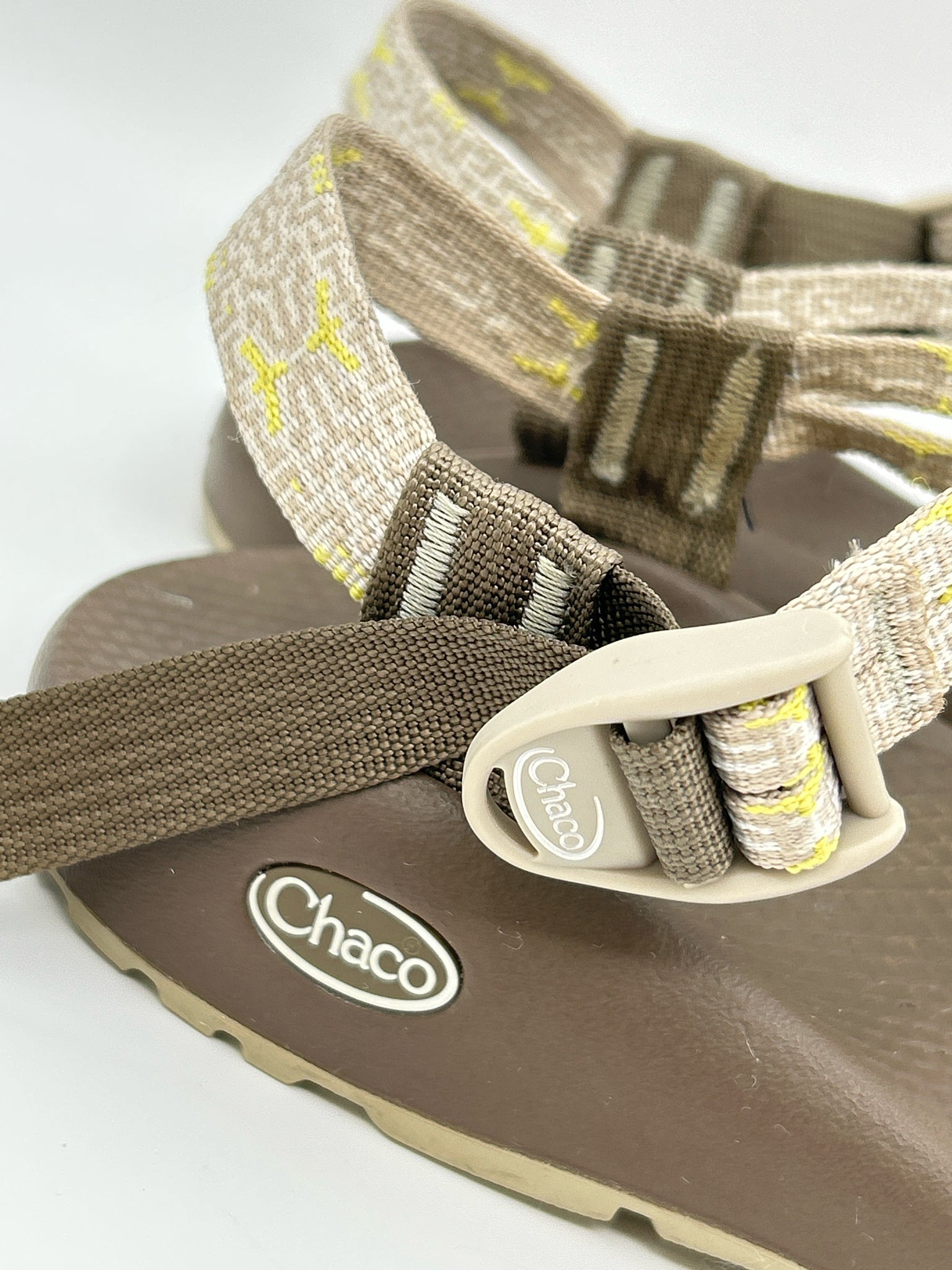 CHACO Size 9 Brown & Yellow Women Sandal