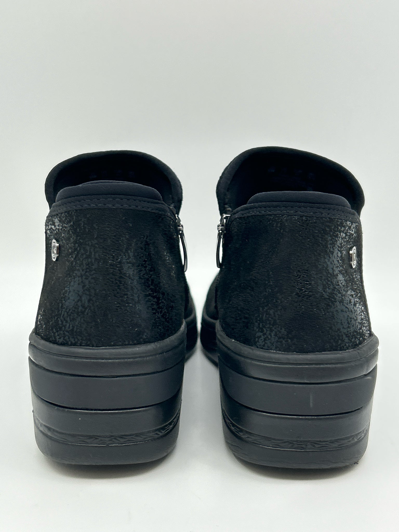 BZEES Size 9M Black Women Booties