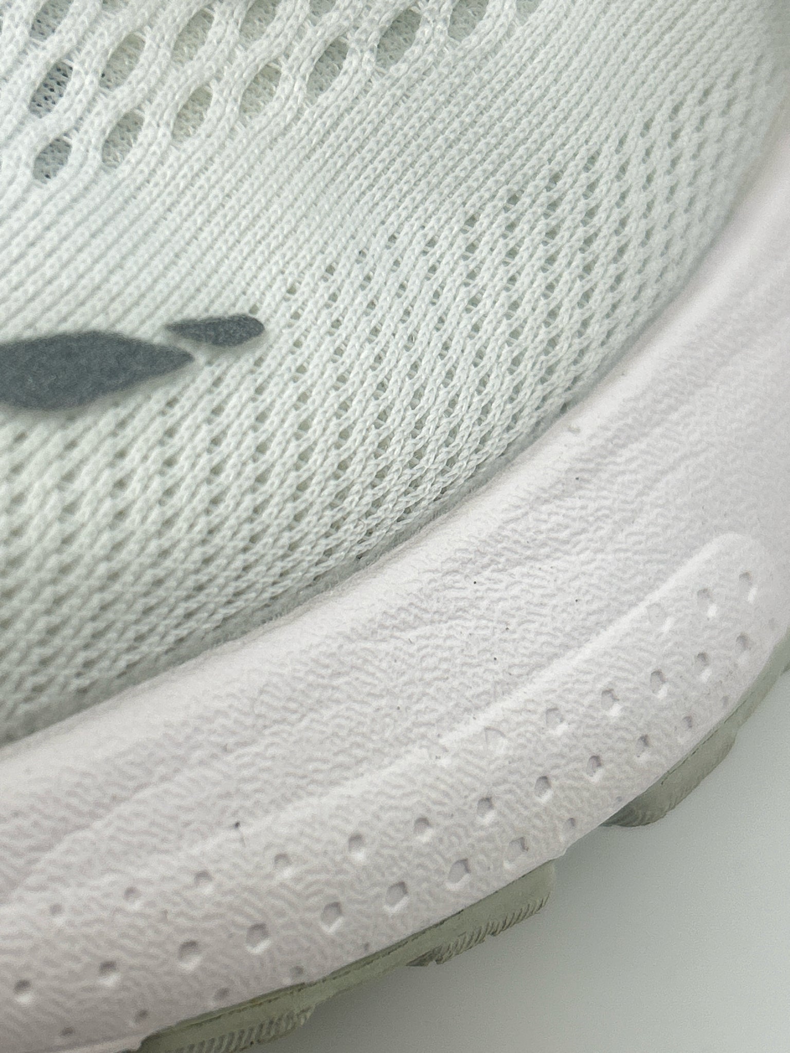 BROOKS Size 8 White Women Sneakers