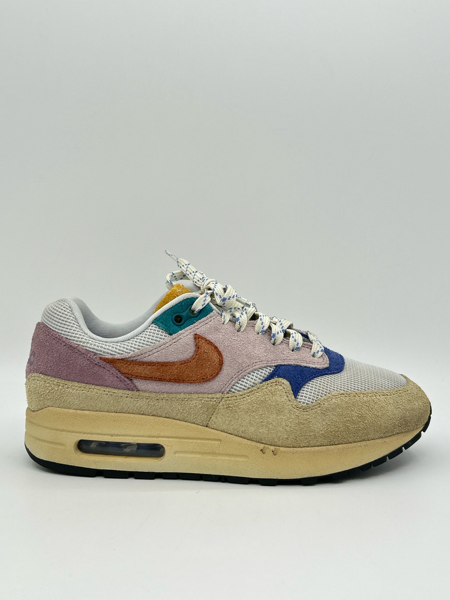NIKE Size 8 Multi-Color Women Sneakers