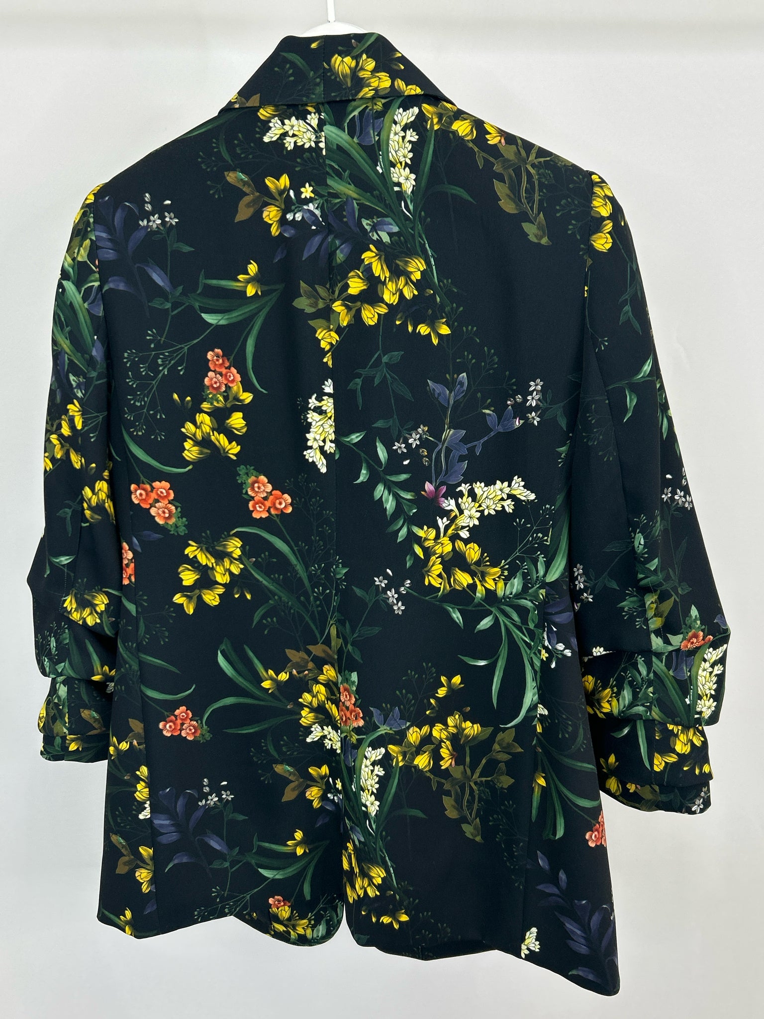 CHICO'S Size 8 Black Floral Women Blazer