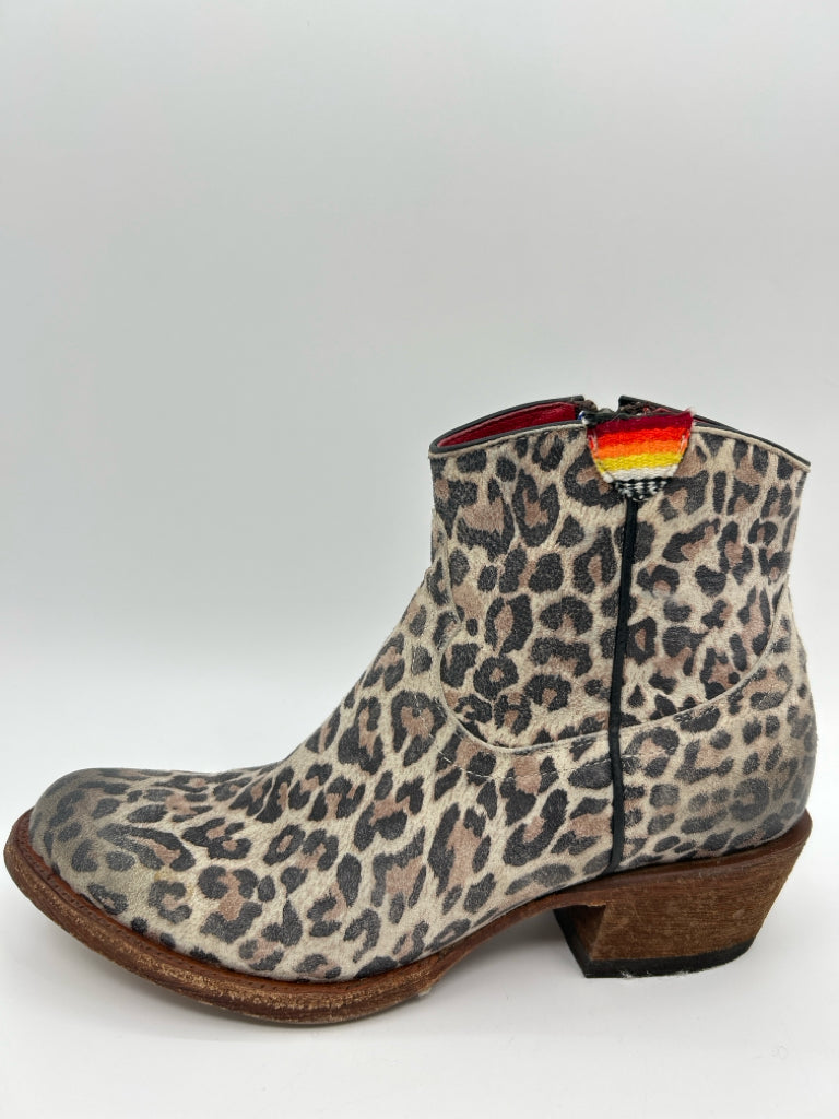 MACI BEAN Size 8 BEIGE AND BROWN Booties