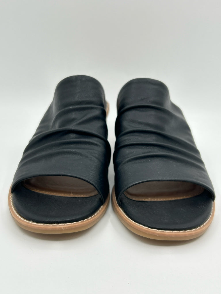 SOFFT Size 9.5M Black Women's Sandal