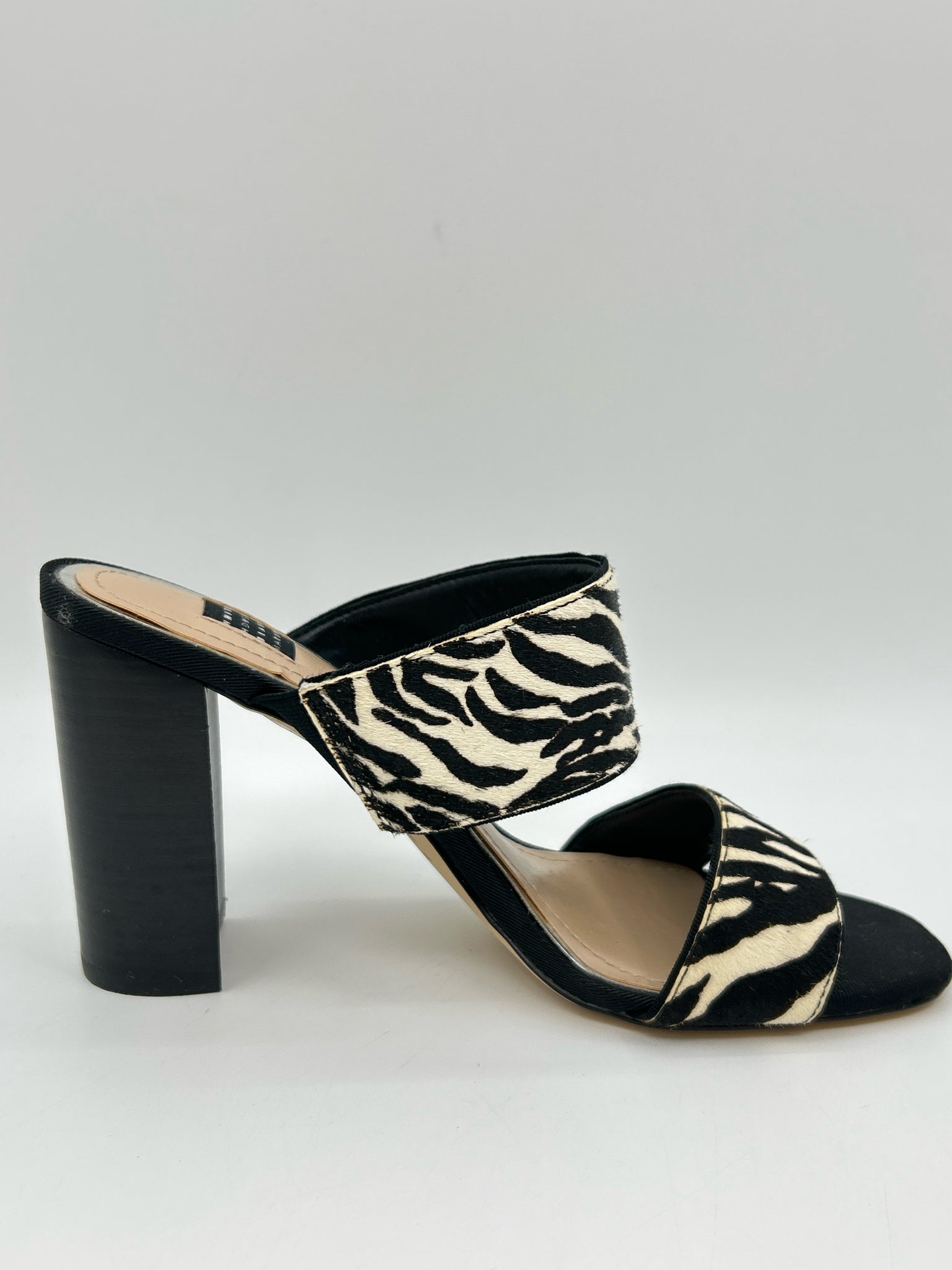 White House Black Market Size 7.5 Black & White Women Sandal