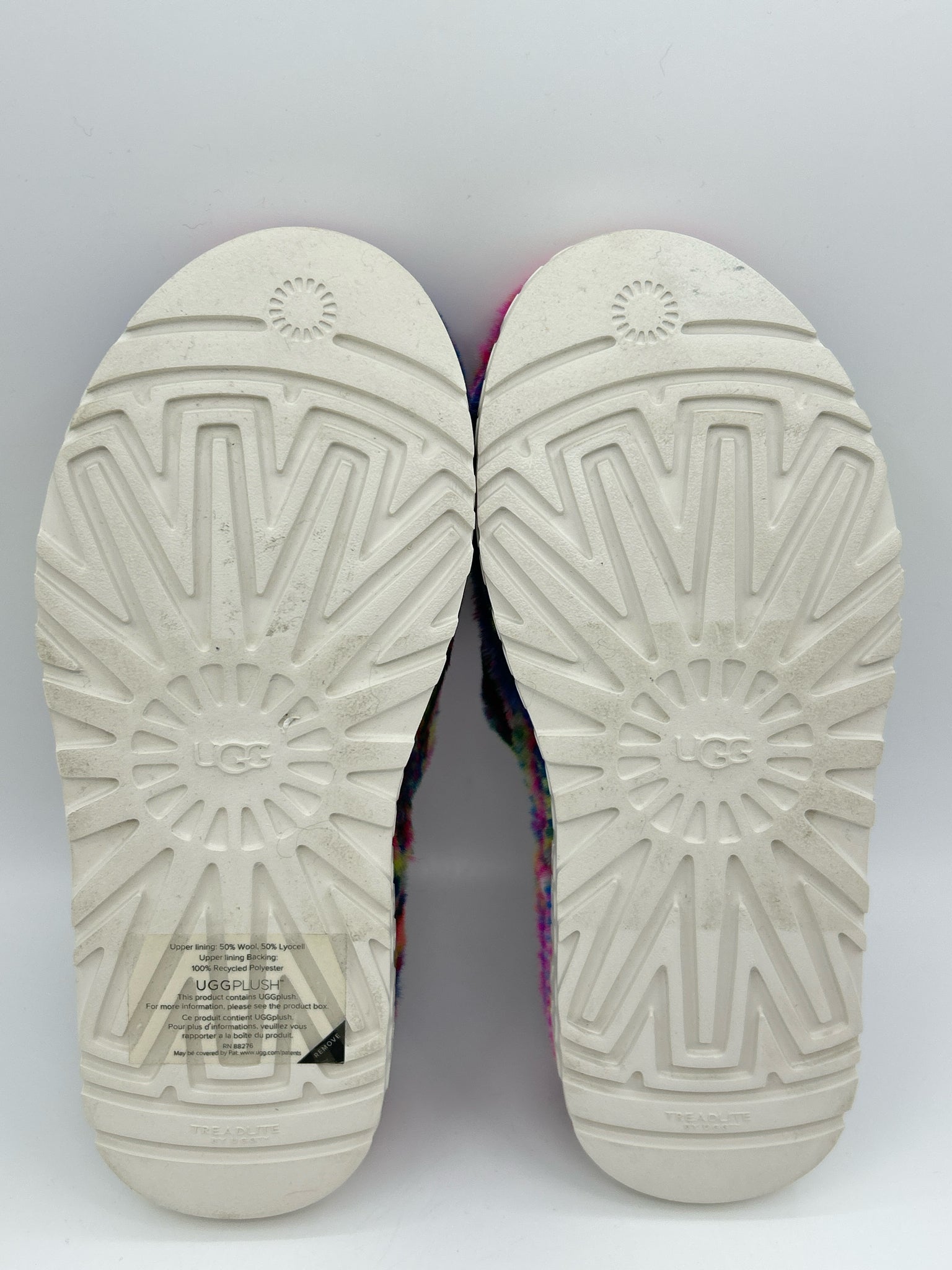 UGG Size 6 Multi-Color Women Flats