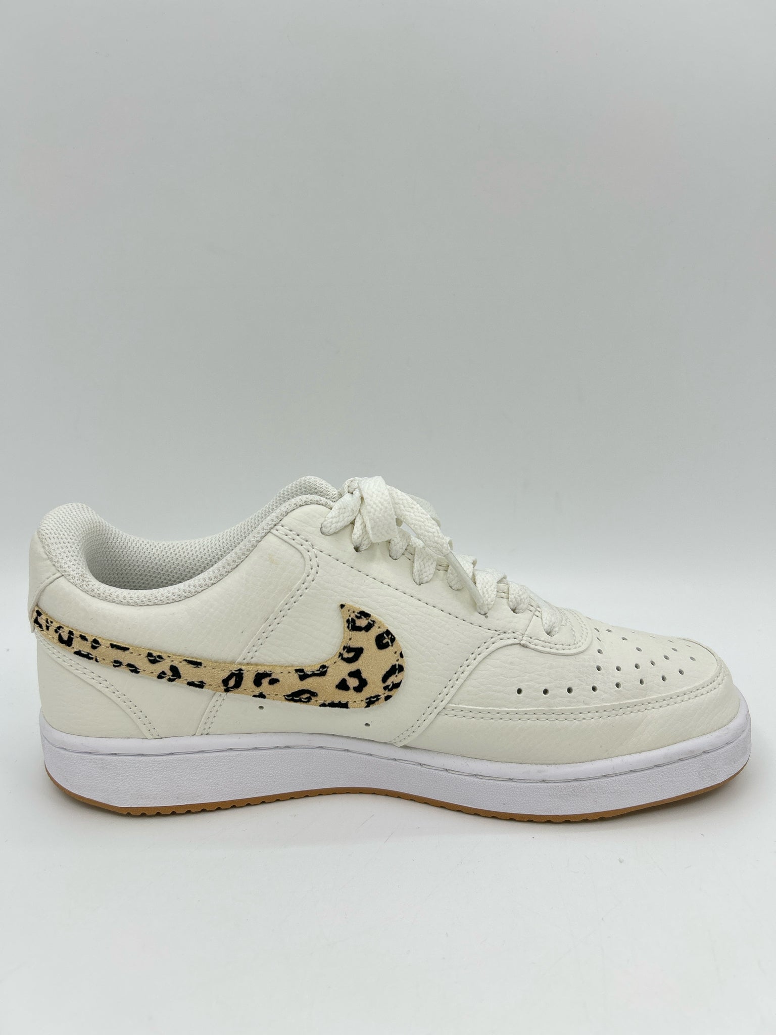 NIKE Size 8 Ivory and White Women Sneakers