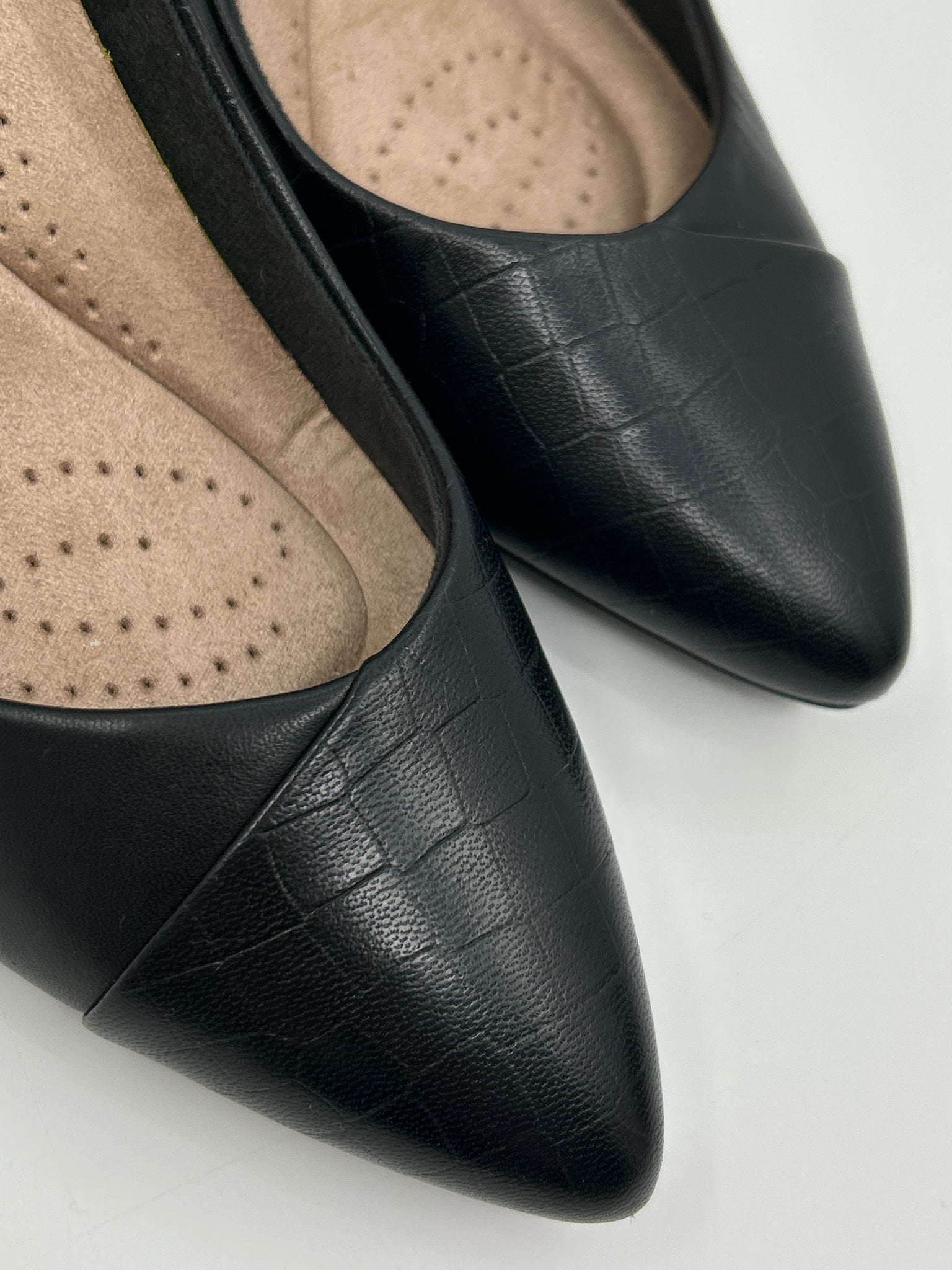 CLARKS Size 9 Black Women Pumps