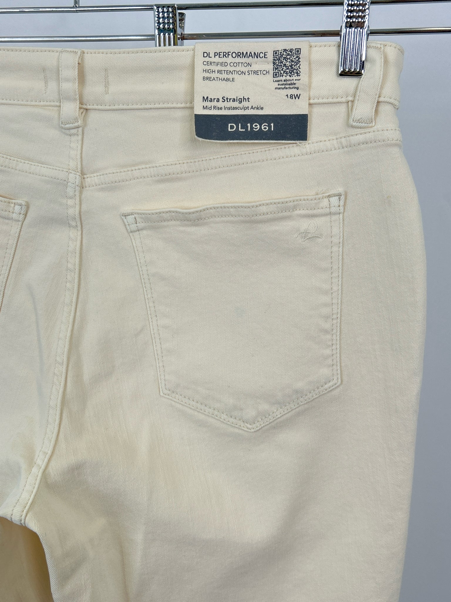 DL1961 Size 18W Vanilla Women Jeans NWT