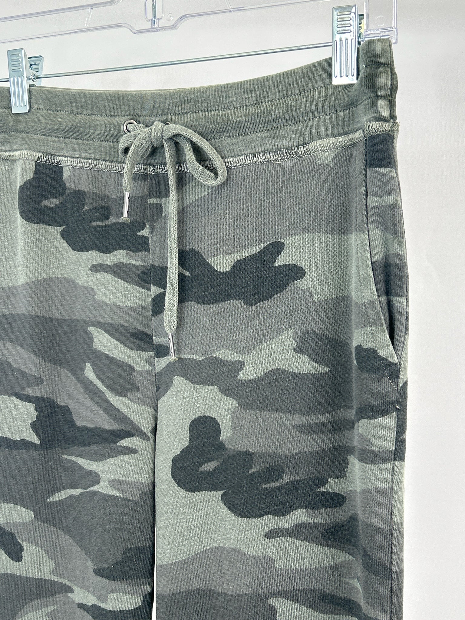 SPLENDID Size XS Grey Camo Women Pants