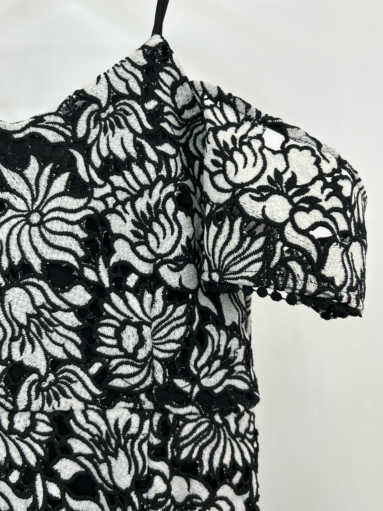 ROMEO + JULIET Size M Black Floral Women Dress NWT
