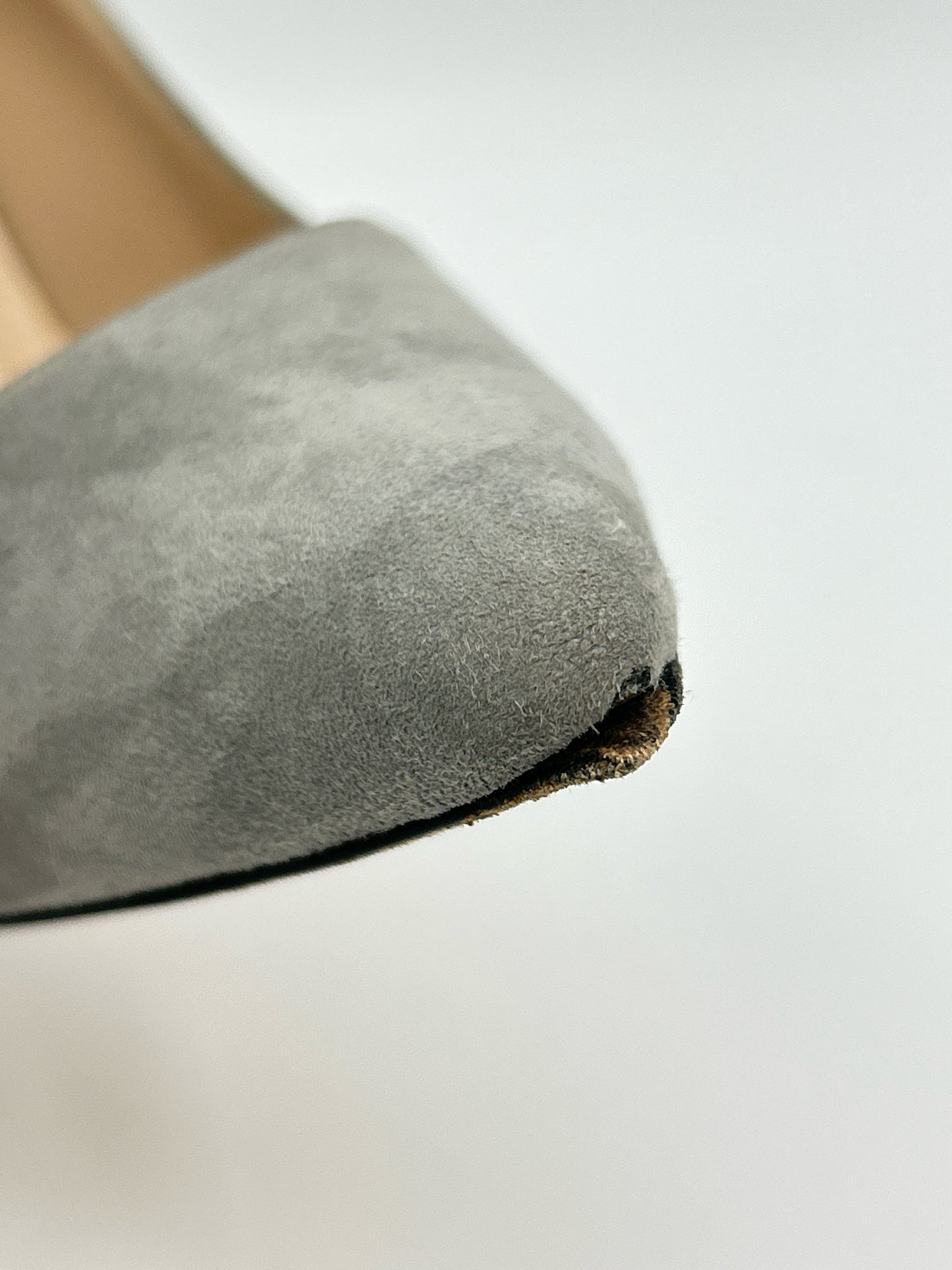 MANOLO BLAHNIK Size 38/8 Gray Women Pumps