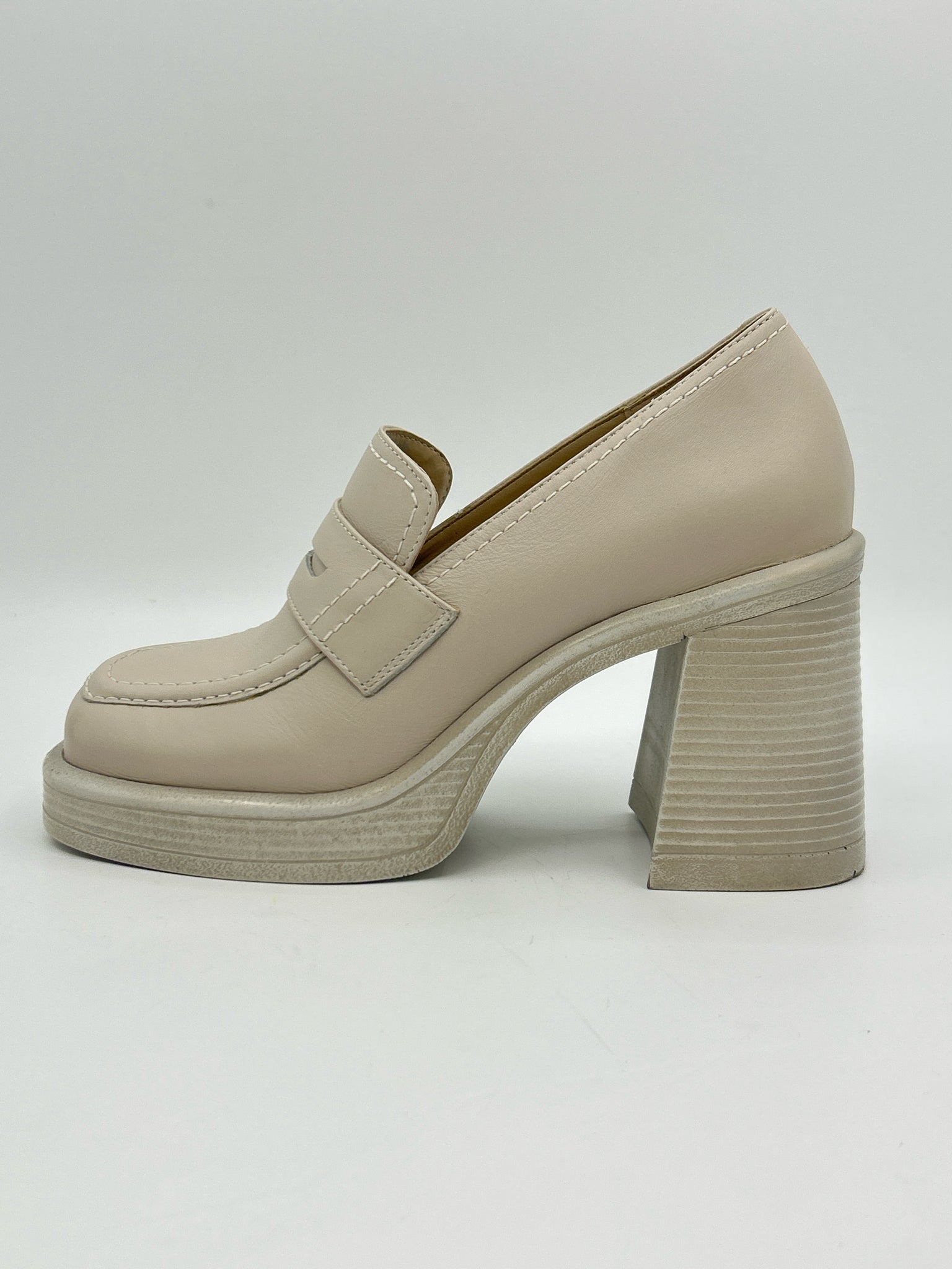 STEVE MADDEN Size 7.5 Chalk Women Loafer