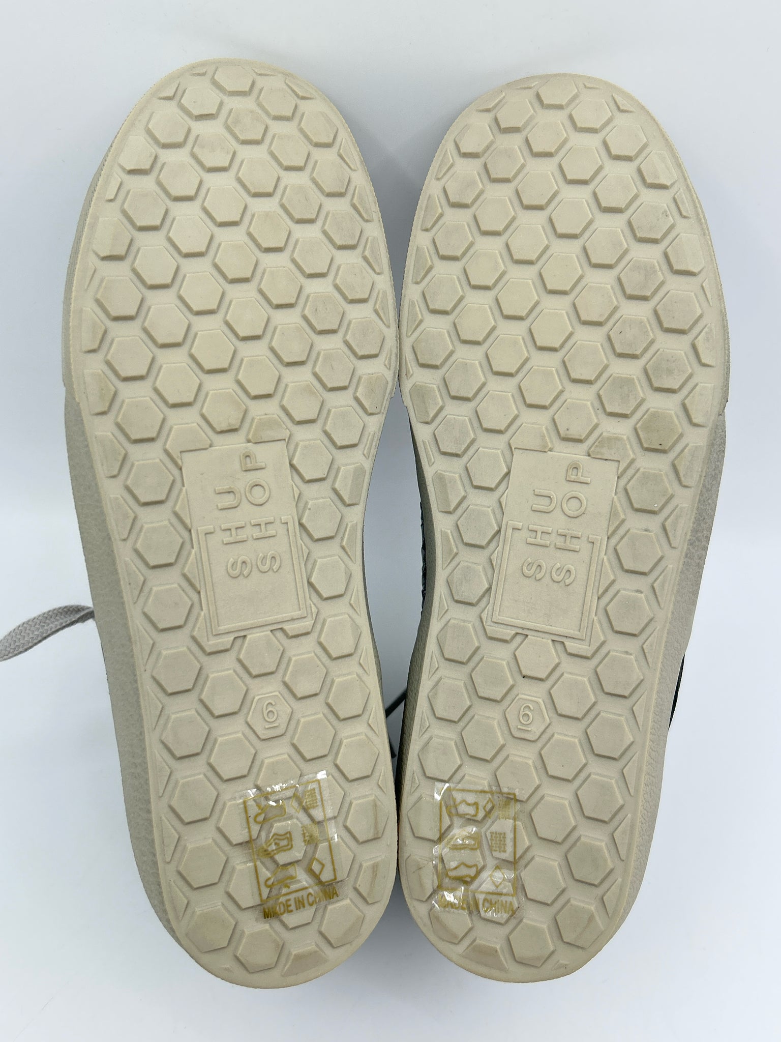 SHU SHOP Size 6 Black Print Women Sneakers