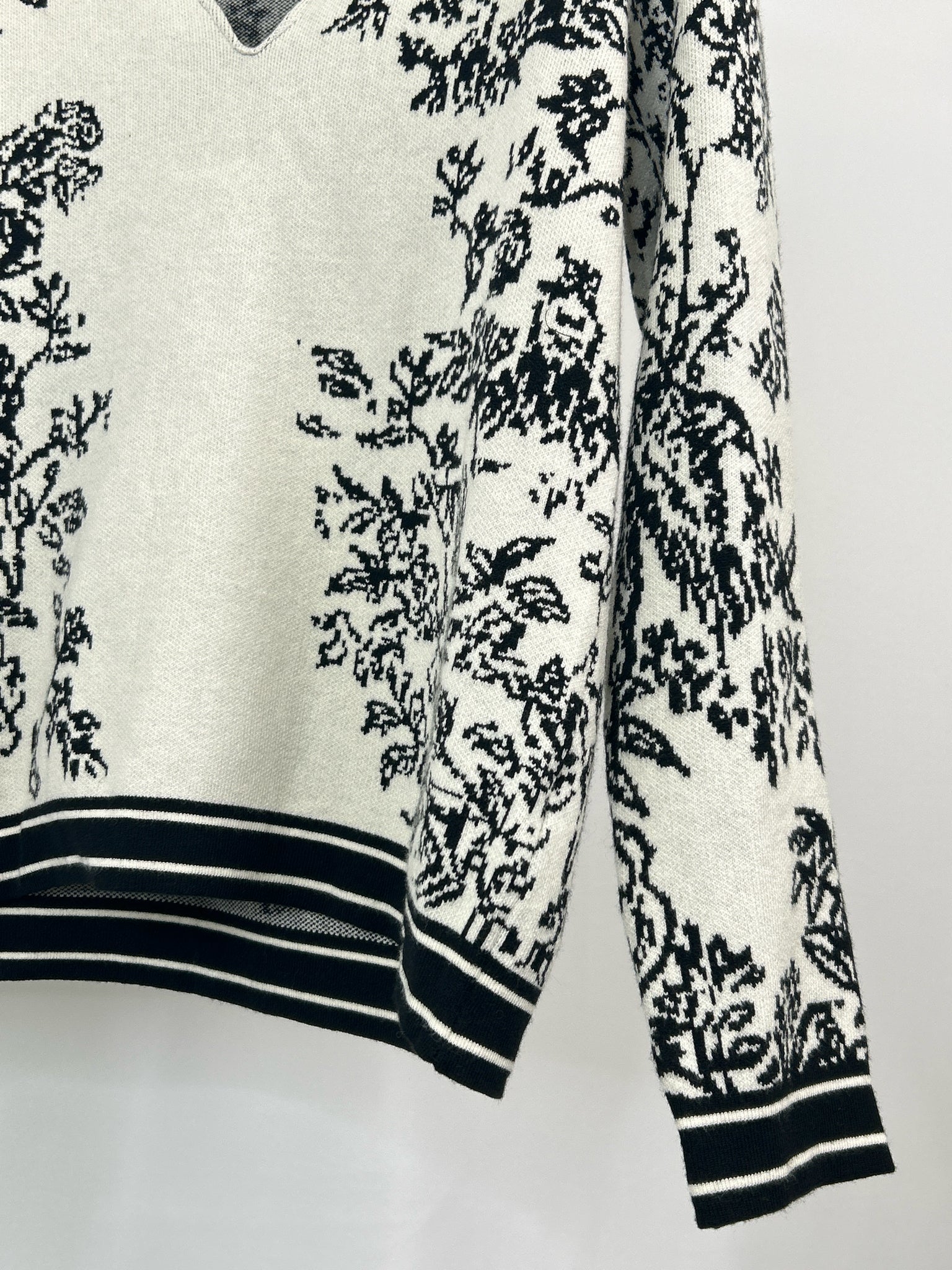 EXQUISS'S PARIS Size S/M White & Black Women 2-Piece w/Pants NWT