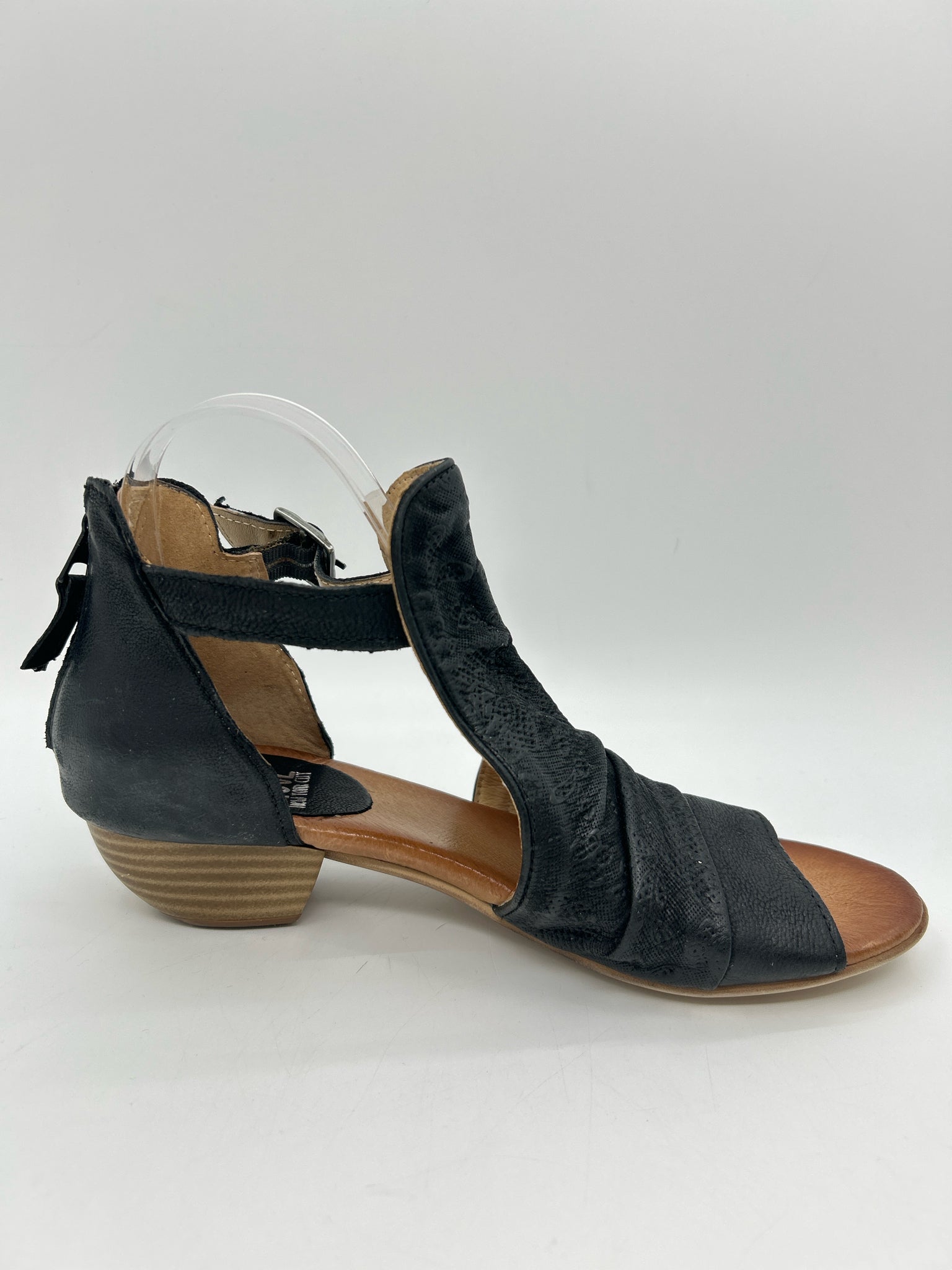 MIZ MOOZ Size 40 Black Women Sandal