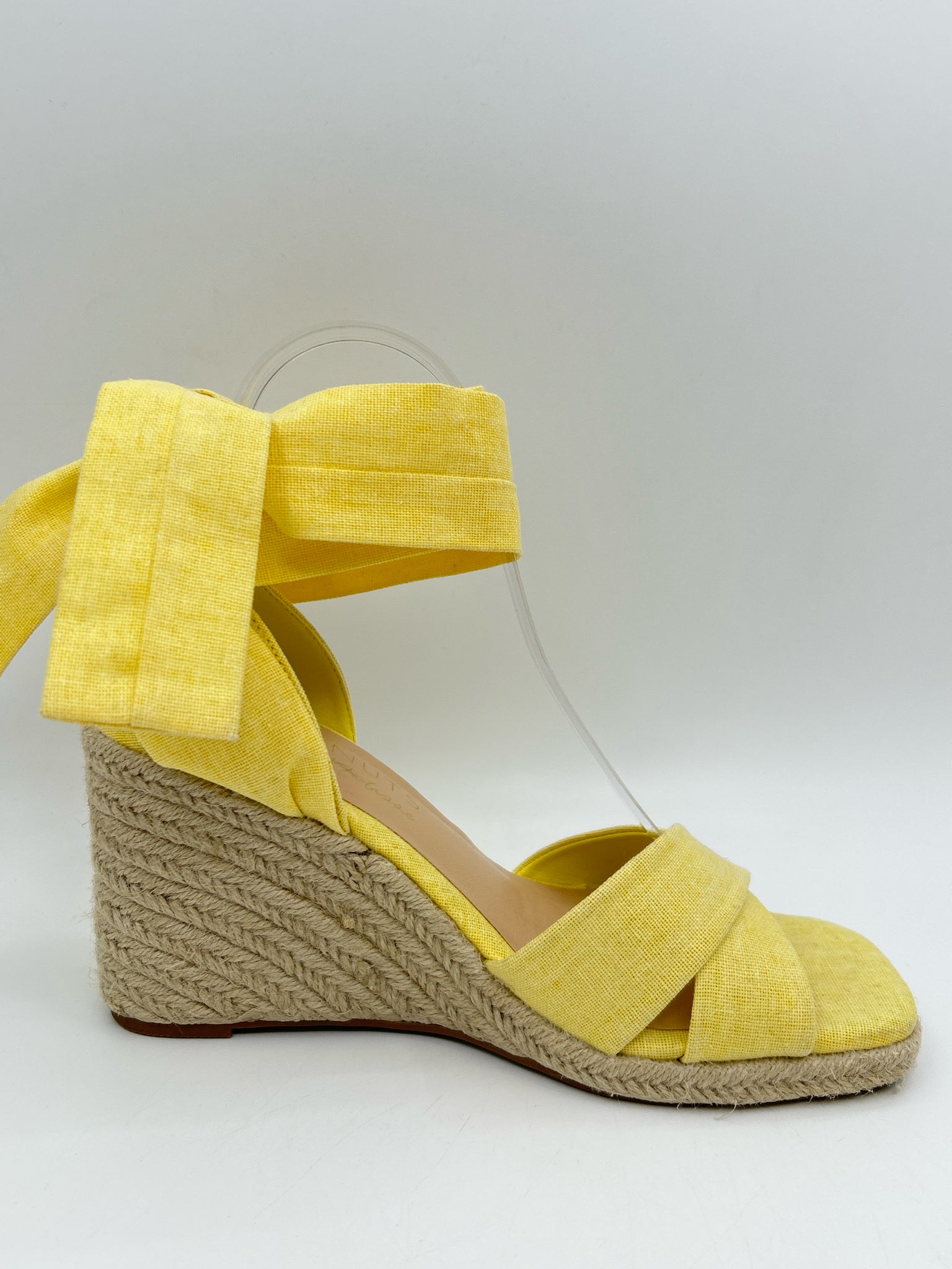 COCONUTS Size 8M Yellow Women Sandal