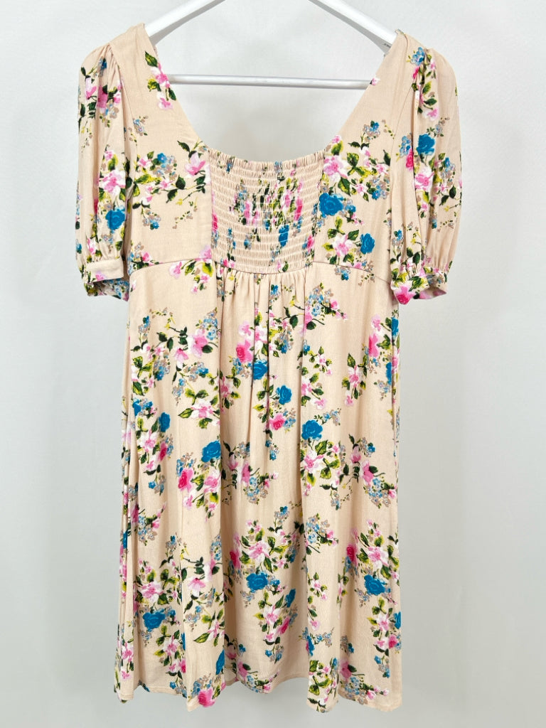 Vyleete Size M PEACH FLORAL Dress