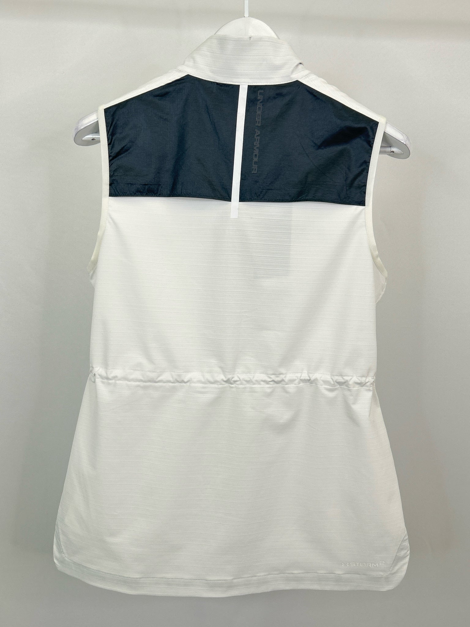 UNDER ARMOUR Size M White Women Vest