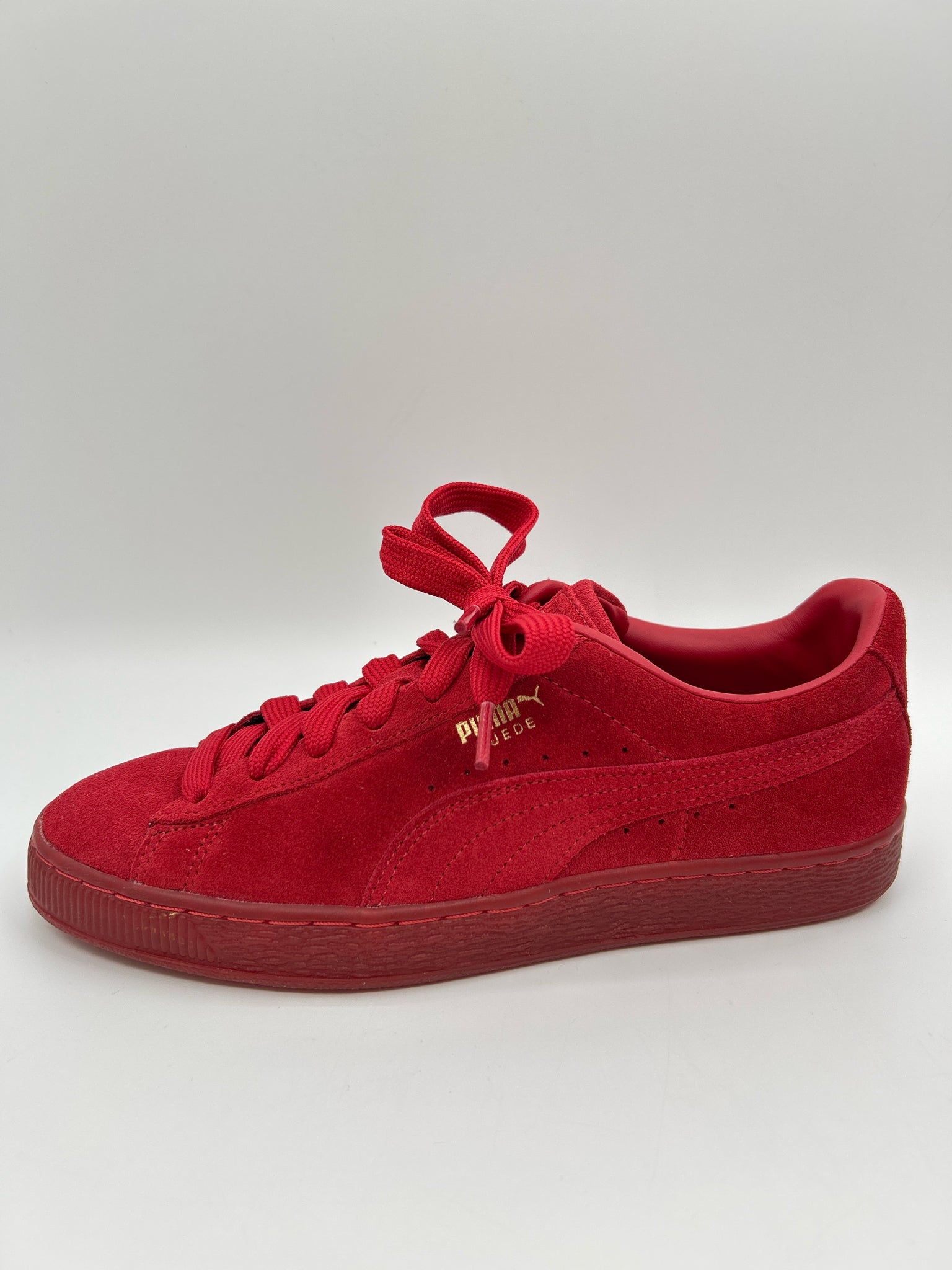 PUMA Size 8.5 Red Suede neakers