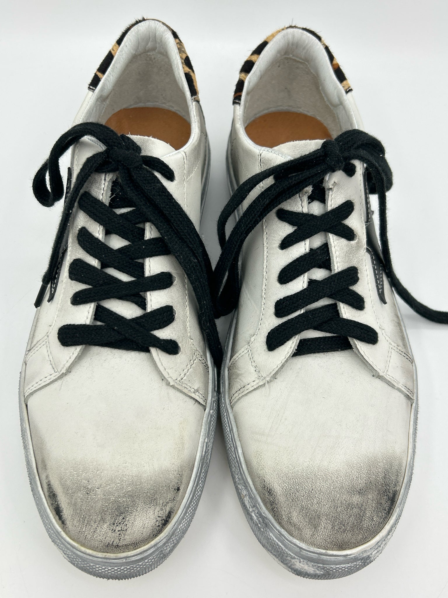 DINGO Size 9M White and black Women Sneakers