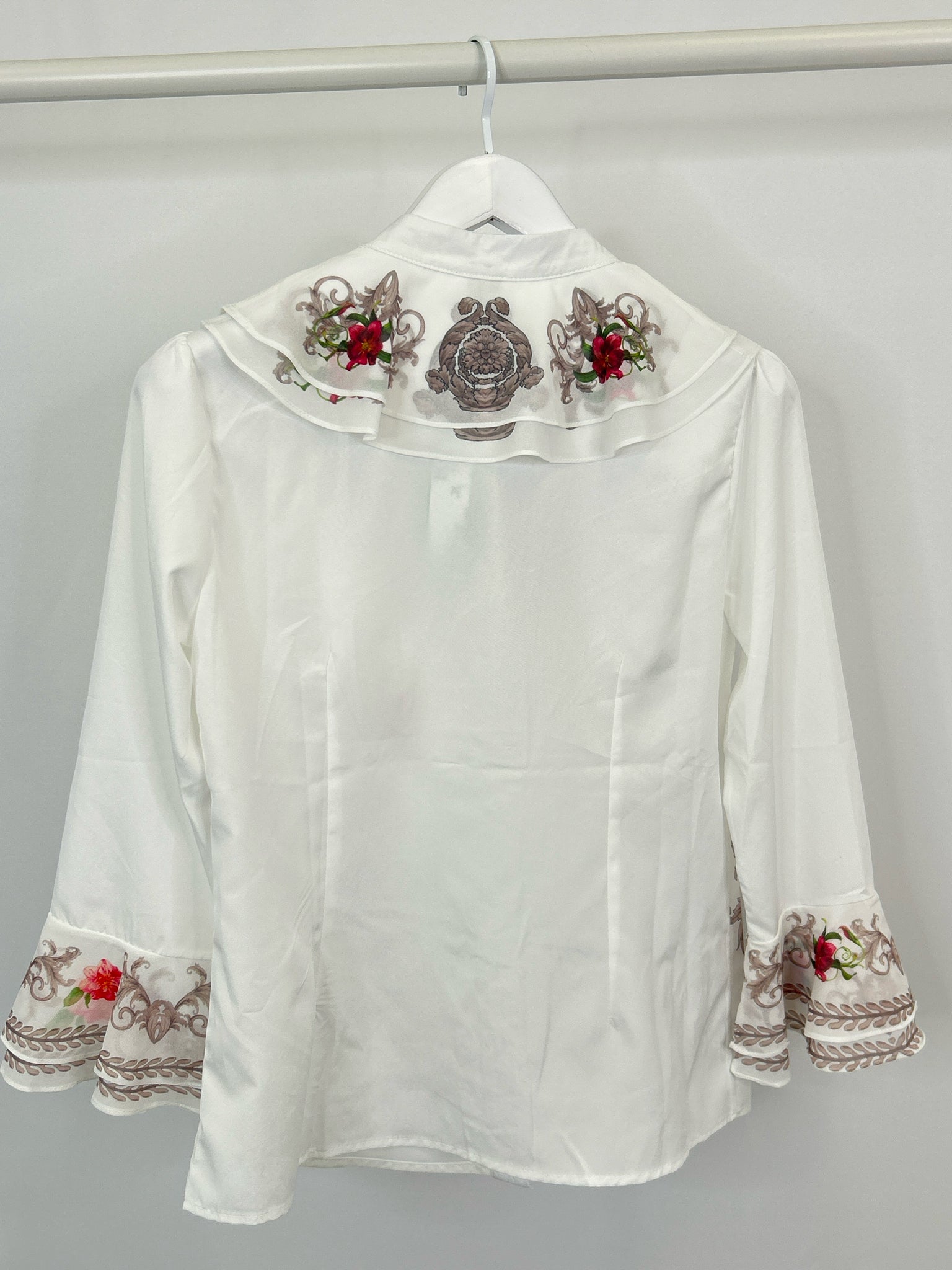 Kaimilan Size XL White Floral Women Blouse