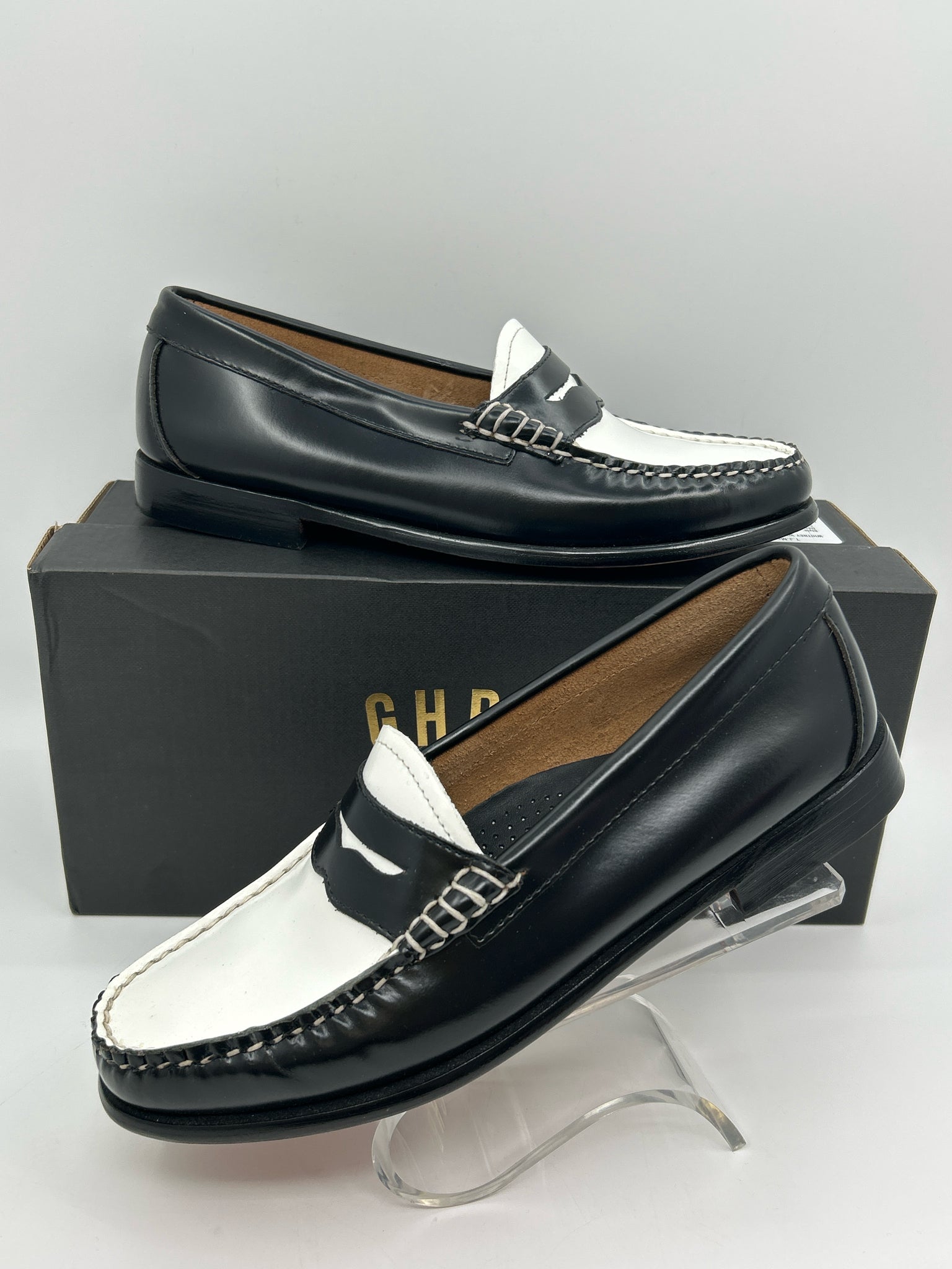 G.H. Bass & Co. Size 8M Black & White Women Loafer