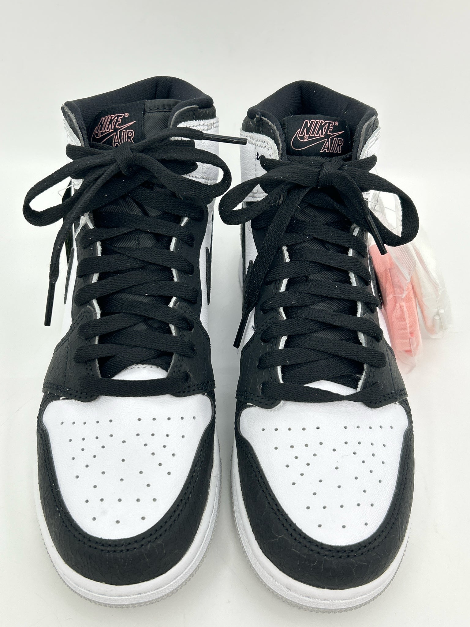 NIKE Size 8 White and Black Women Sneakers NIB