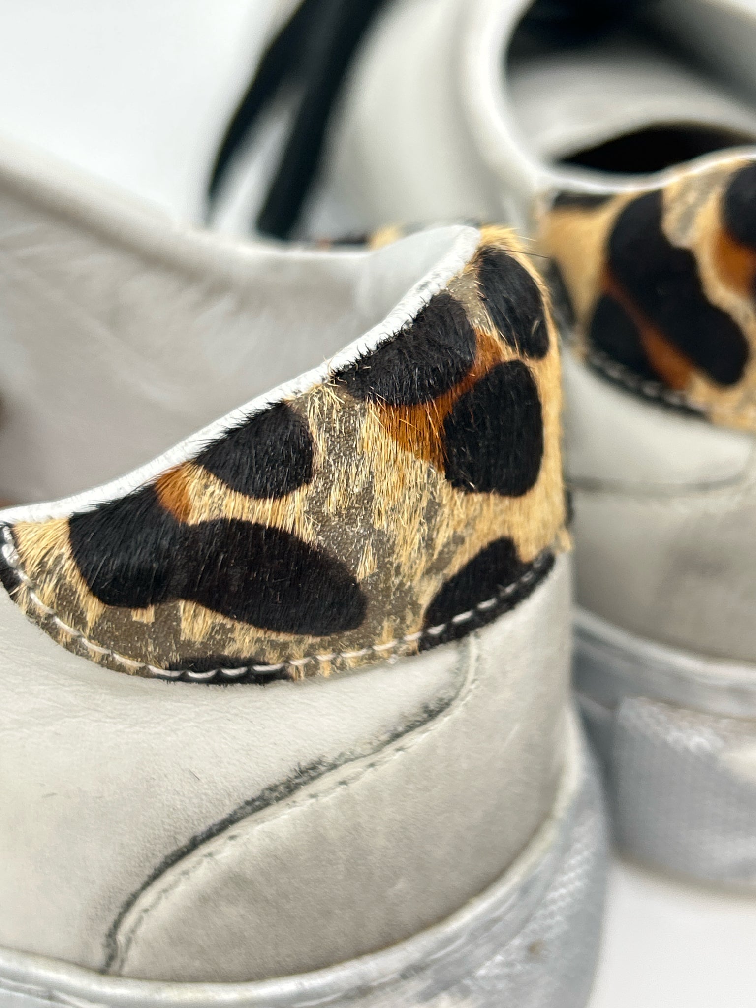 DINGO Size 9M White and black Women Sneakers
