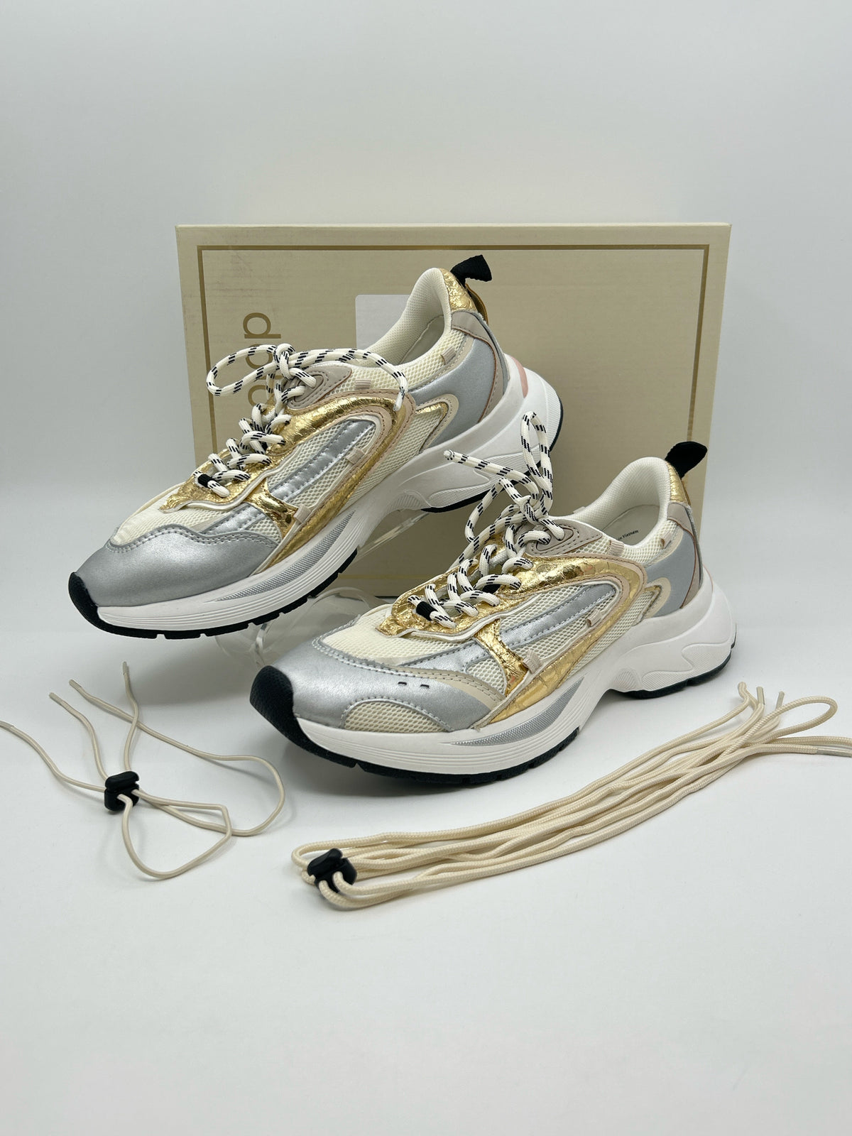 DOLCE VITA Size 9.5 off white Women Sneakers