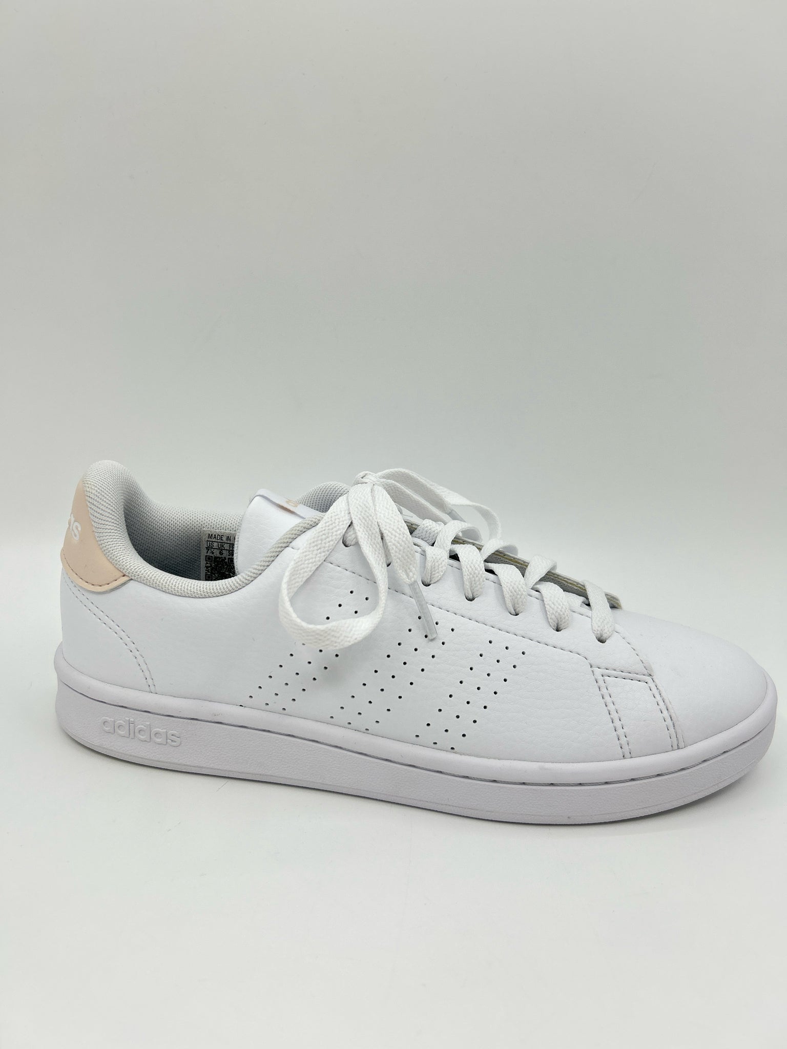 ADIDAS Size 7.5 White Women Sneakers NIB
