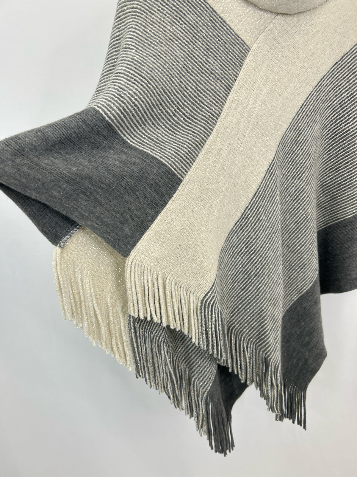 CHICO'S Size One Size Beige & Grey Women Poncho