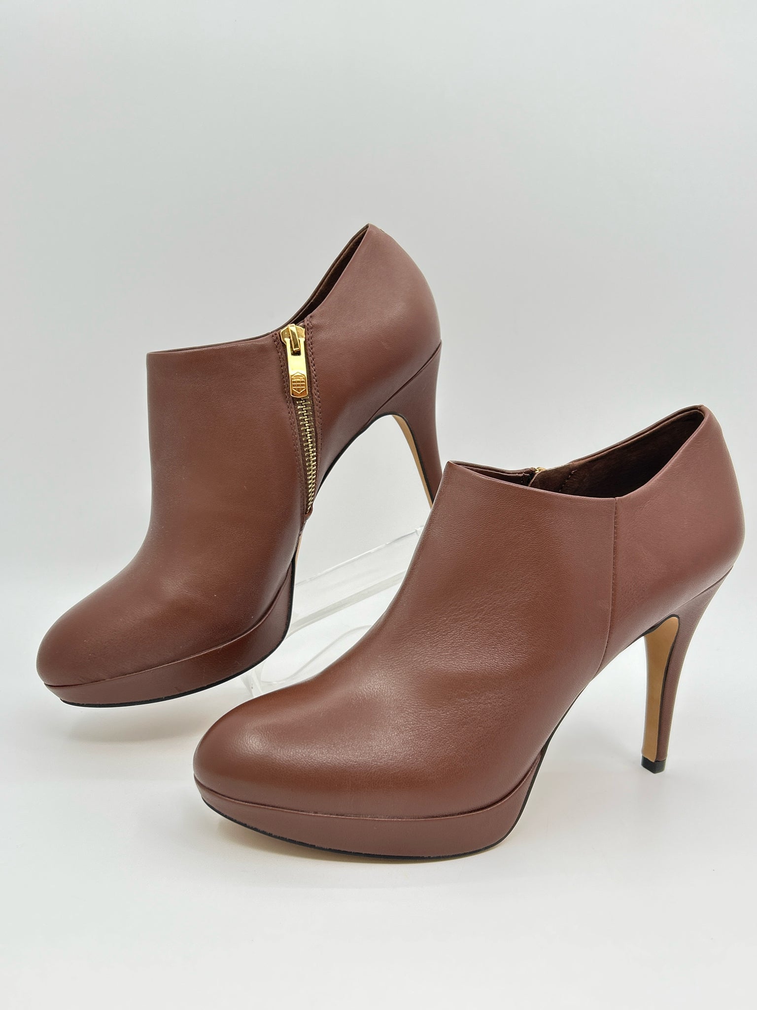 VINCE CAMUTO Size 9.5M COGNAC Women Booties