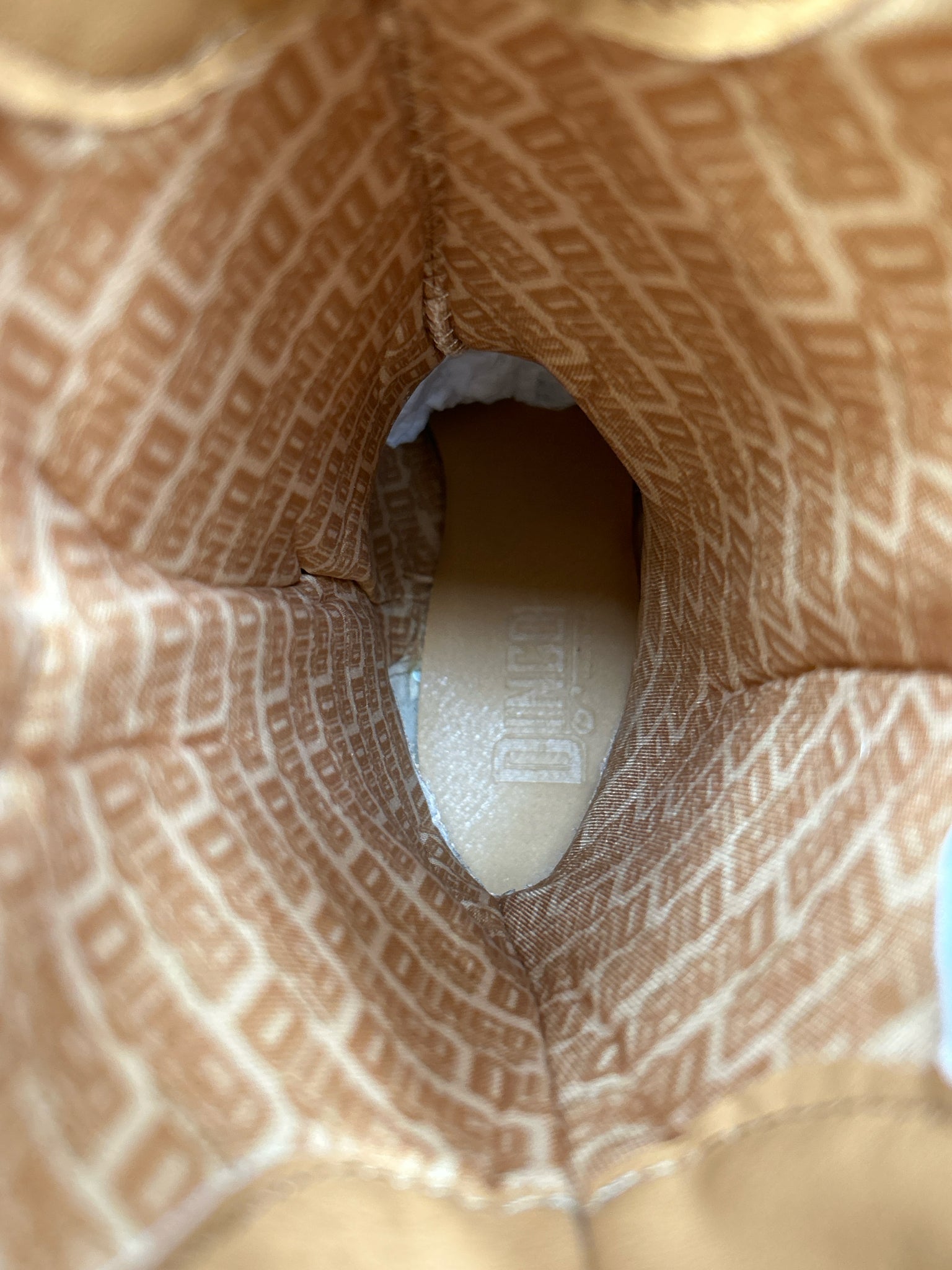 DINGO Size 7.5M red and white Women Boots