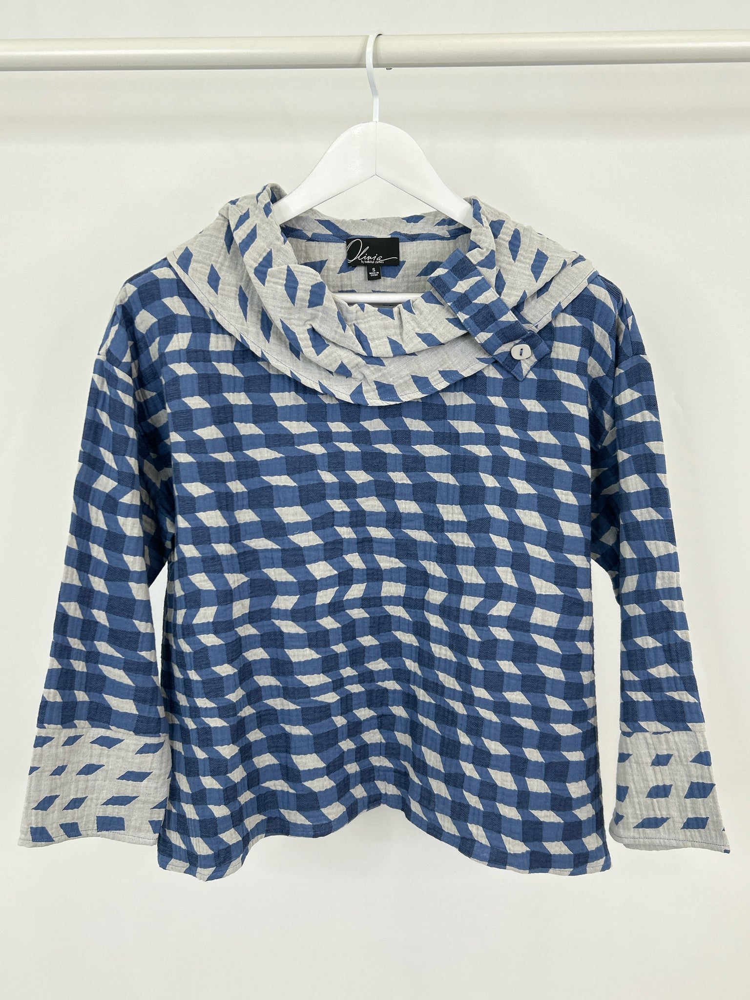 OLIVIA BY HABITAT CLOTHES Size S Blue Print Women Shirt NWT