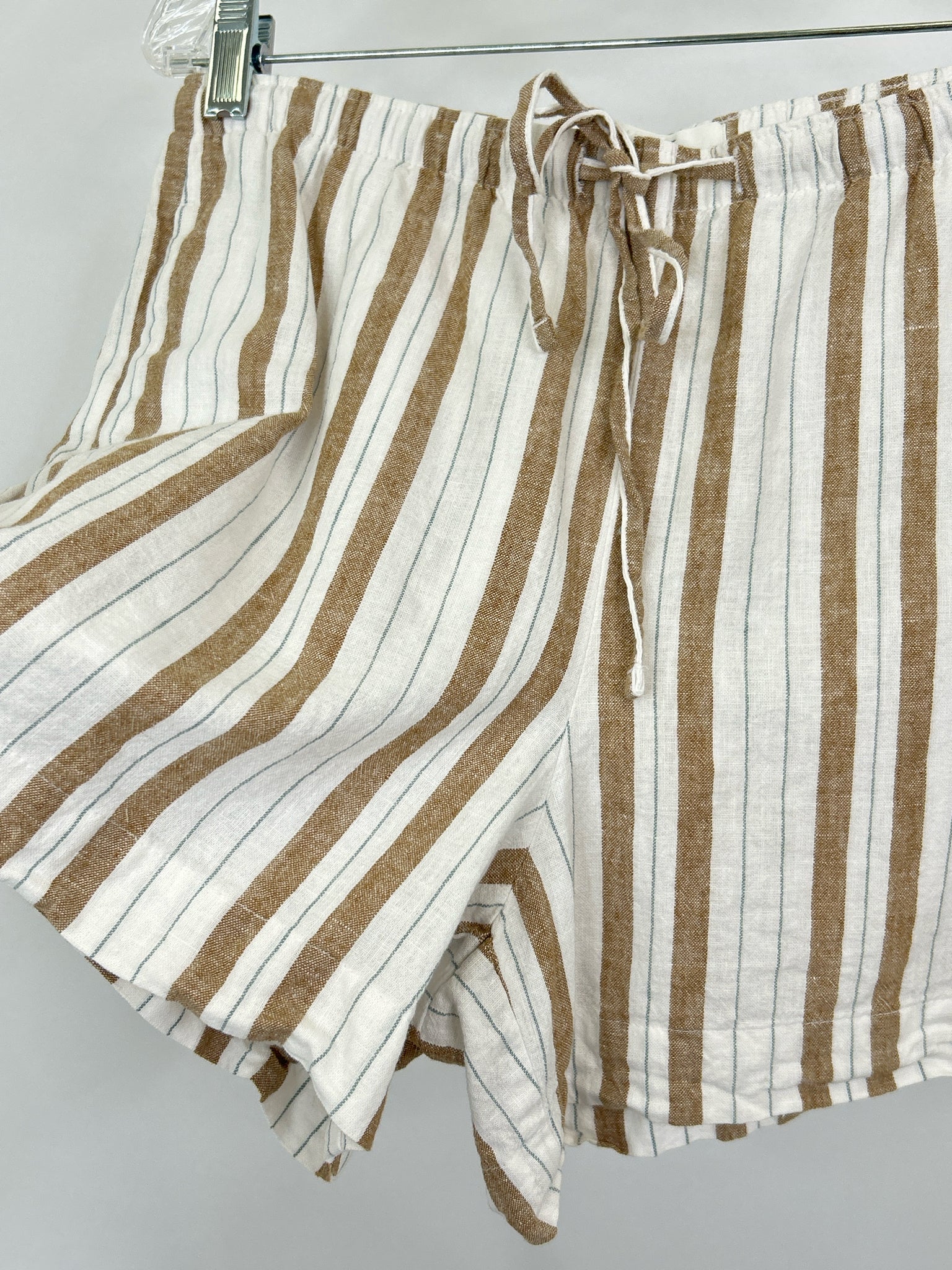 LOFT Size S WHITE AND BEIGE Women 2-Piece w/shorts