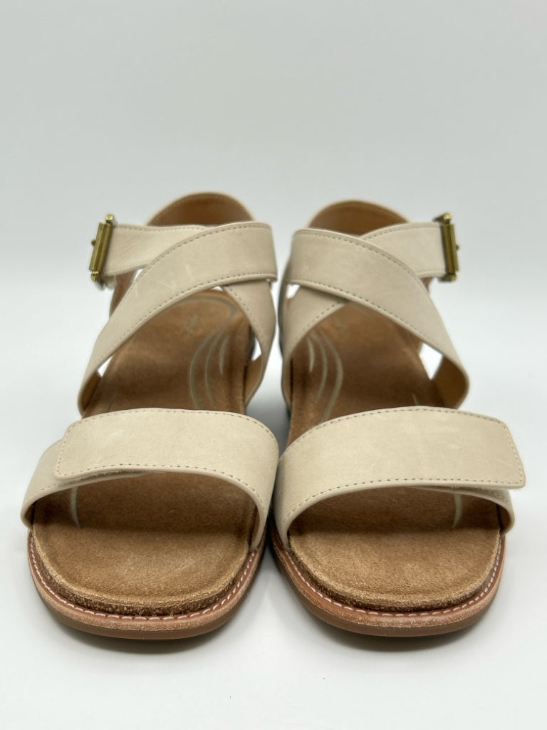 AETREX Size 8.5 Ivory Women's Sandal