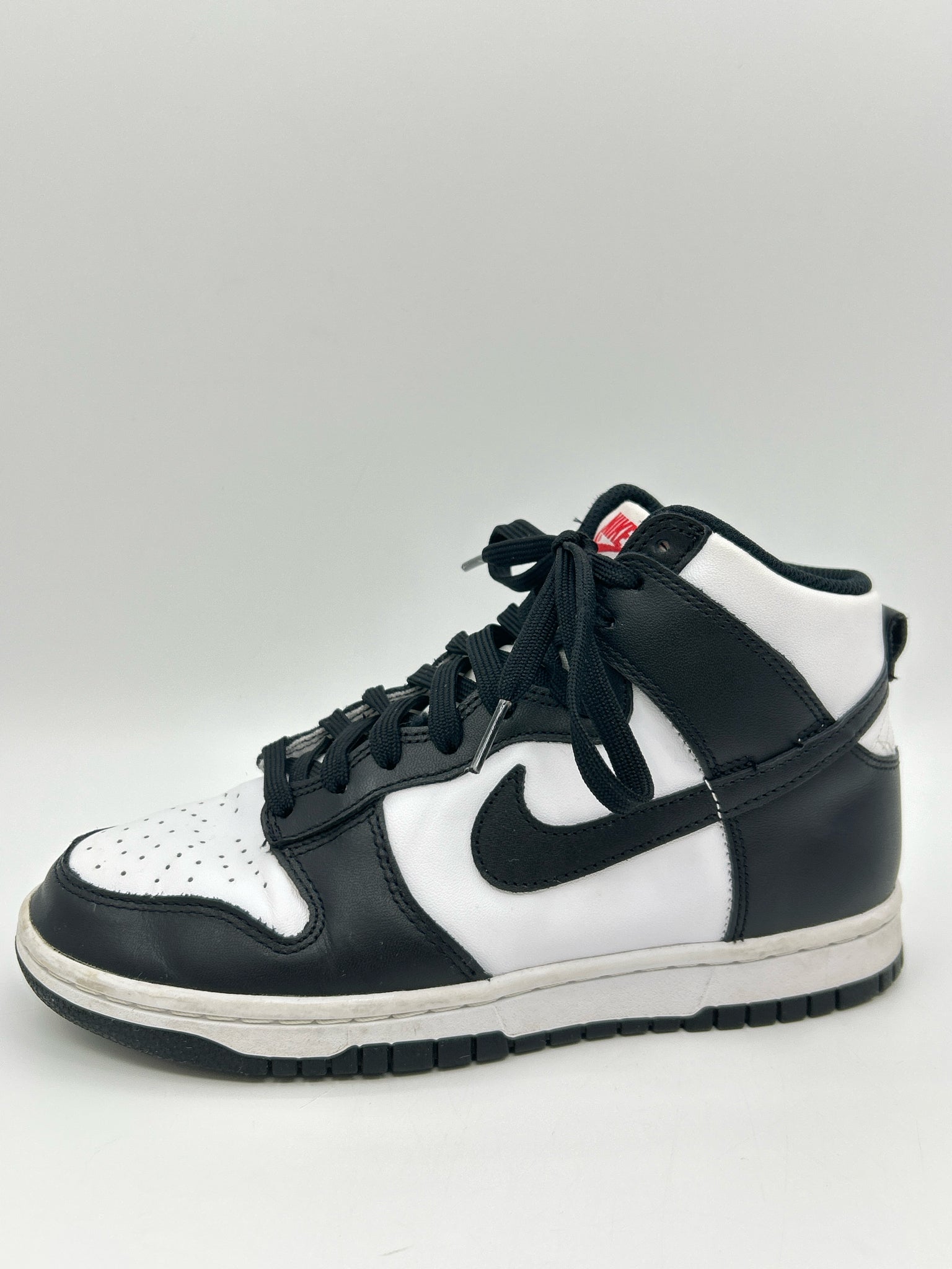 NIKE Size 7 Black & White Women Sneakers