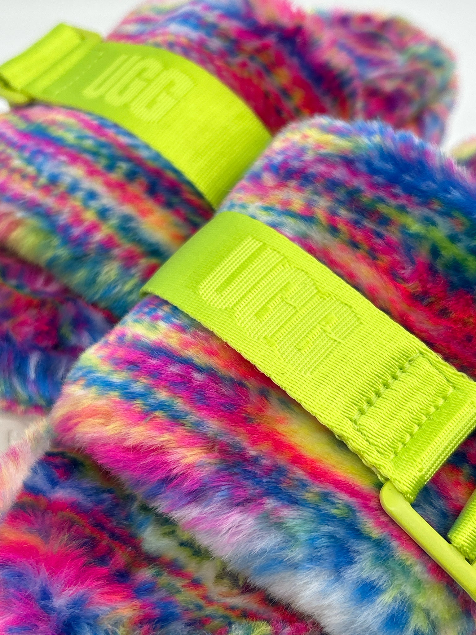 UGG Size 6 Multi-Color Women Flats