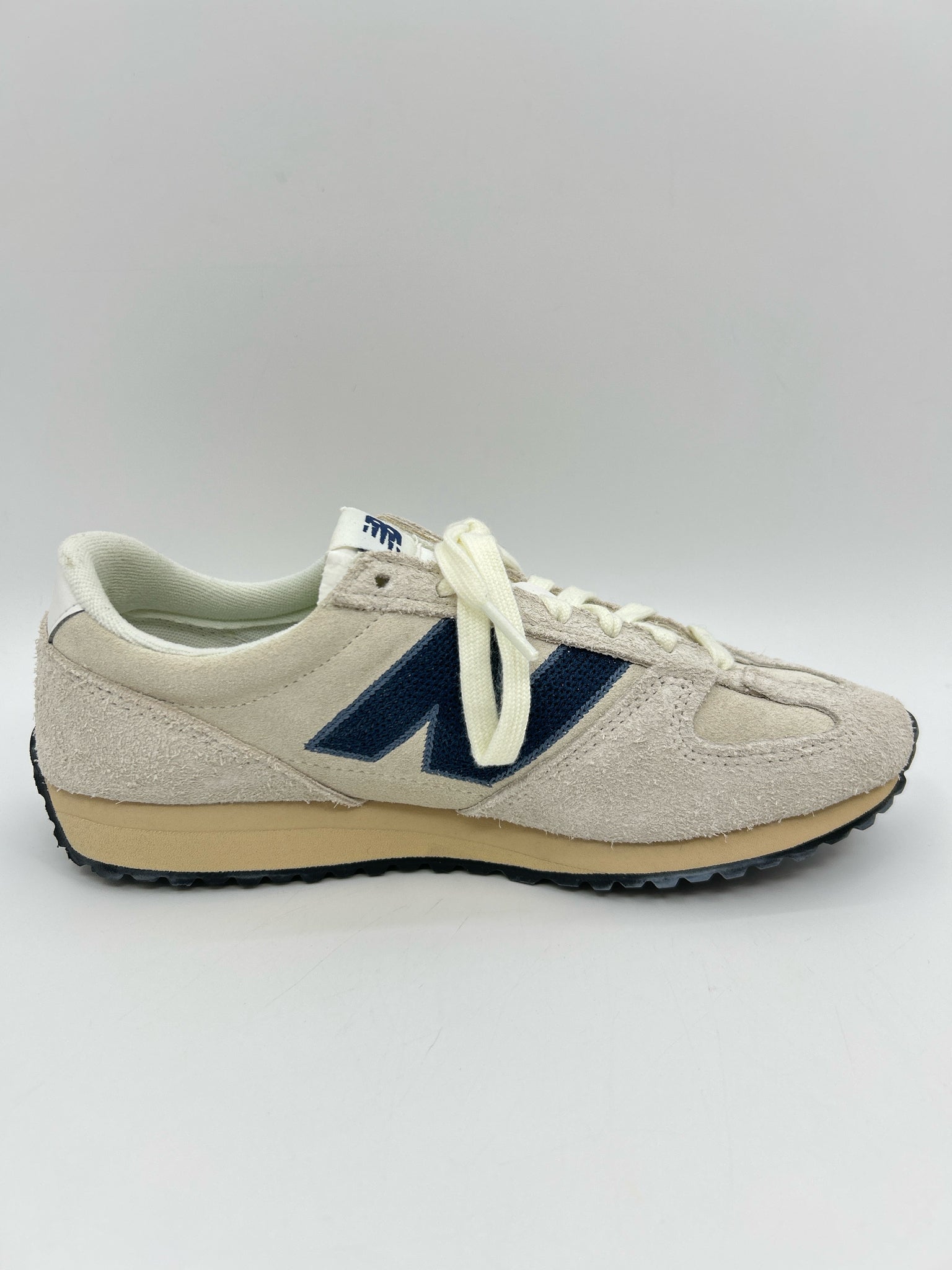 NEW BALANCE Size 9.5 Cream Print Women Sneakers