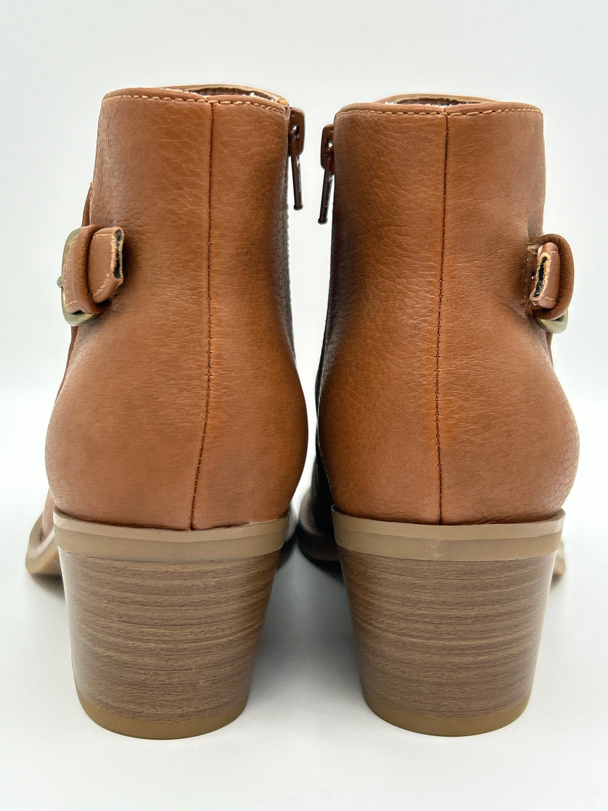 BARETRAPS NIB Size 8M Tan Women Booties
